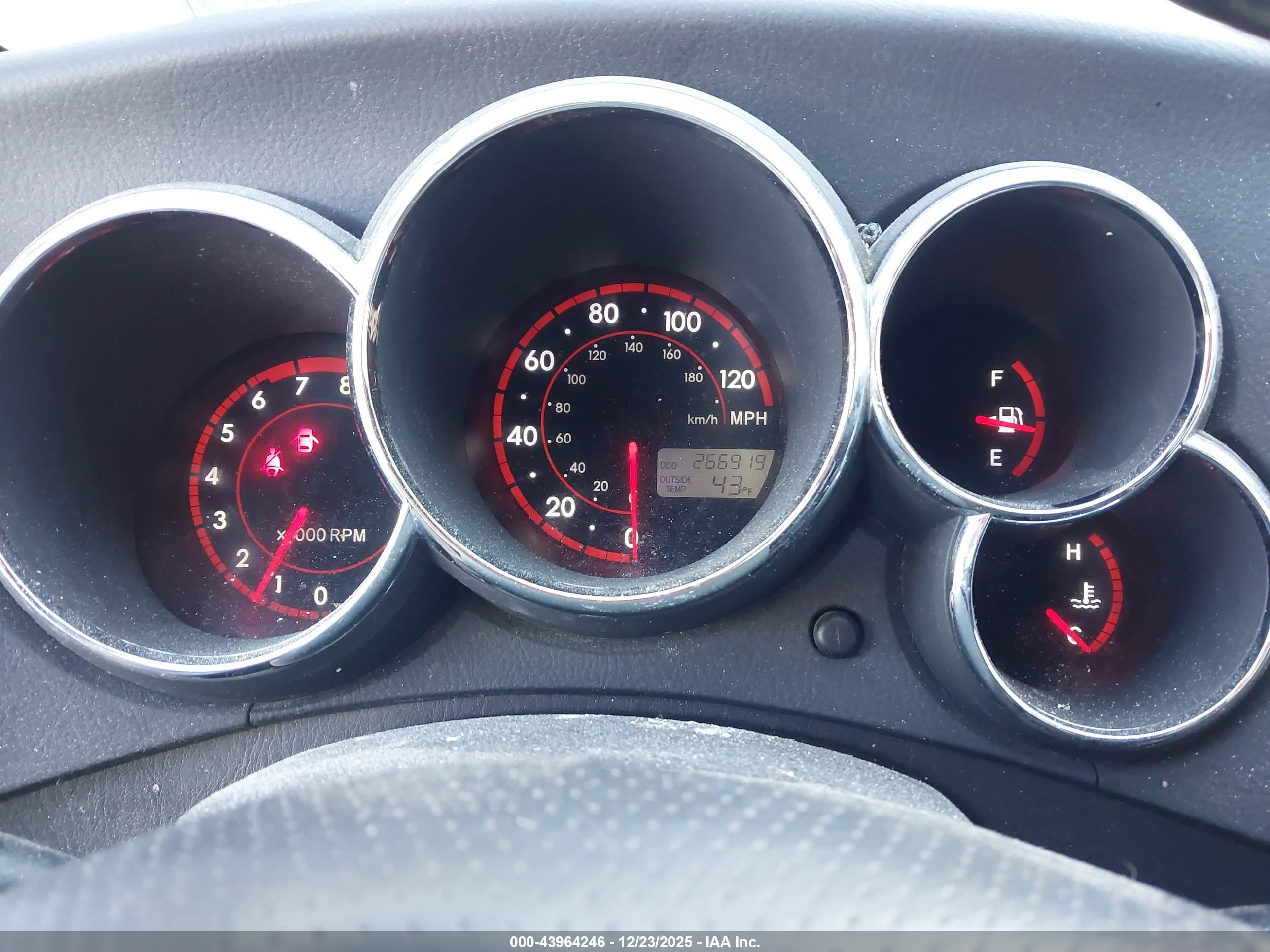 PONTIAC VIBE image 7