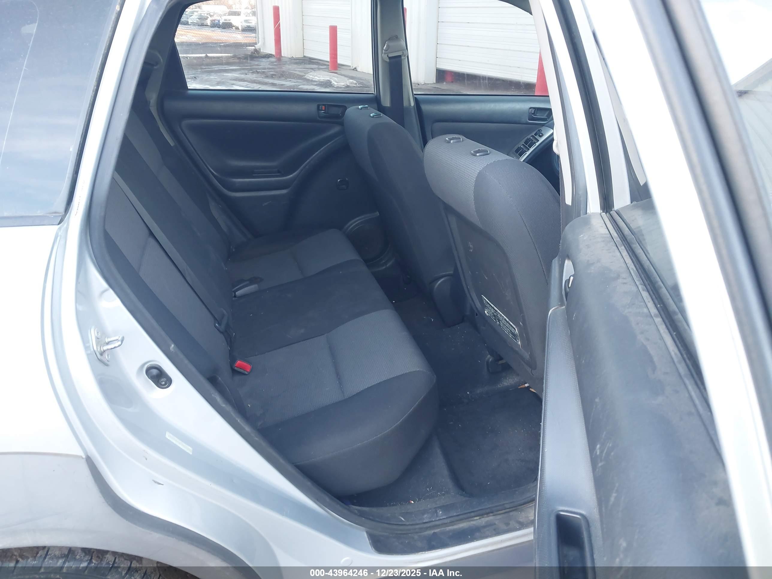 PONTIAC VIBE image 8