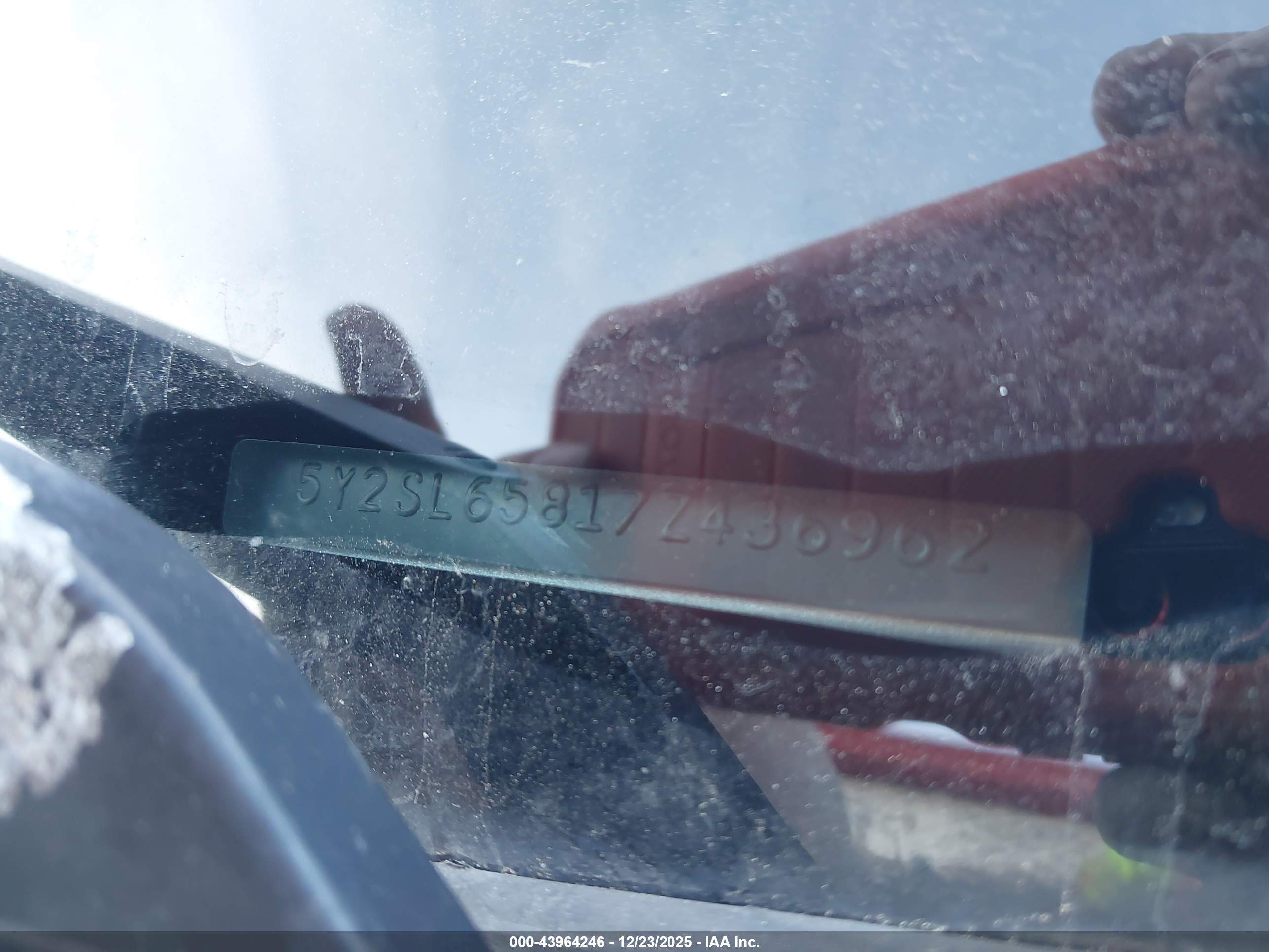 PONTIAC VIBE image 9