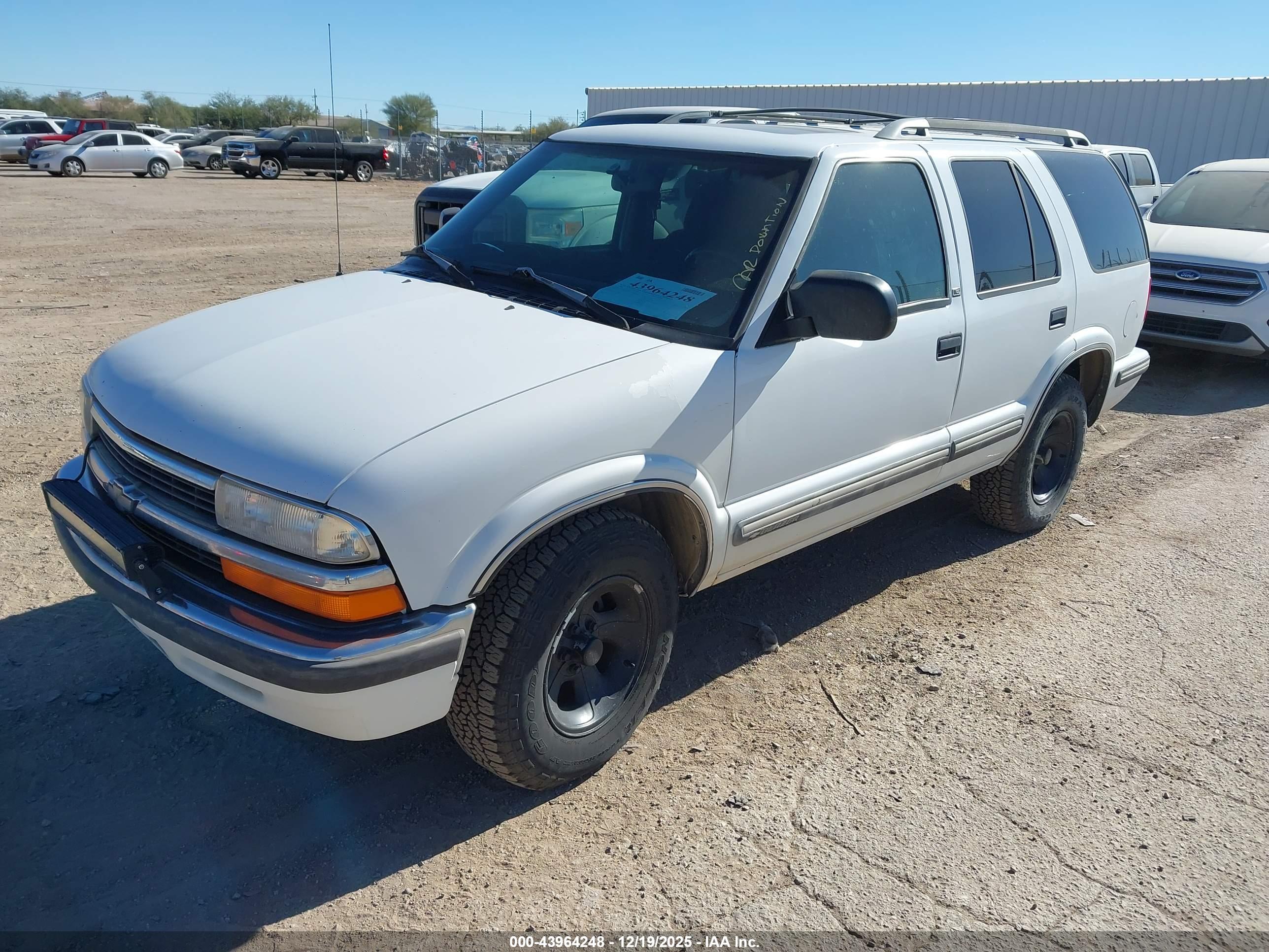 CHEVROLET BLAZER image 2
