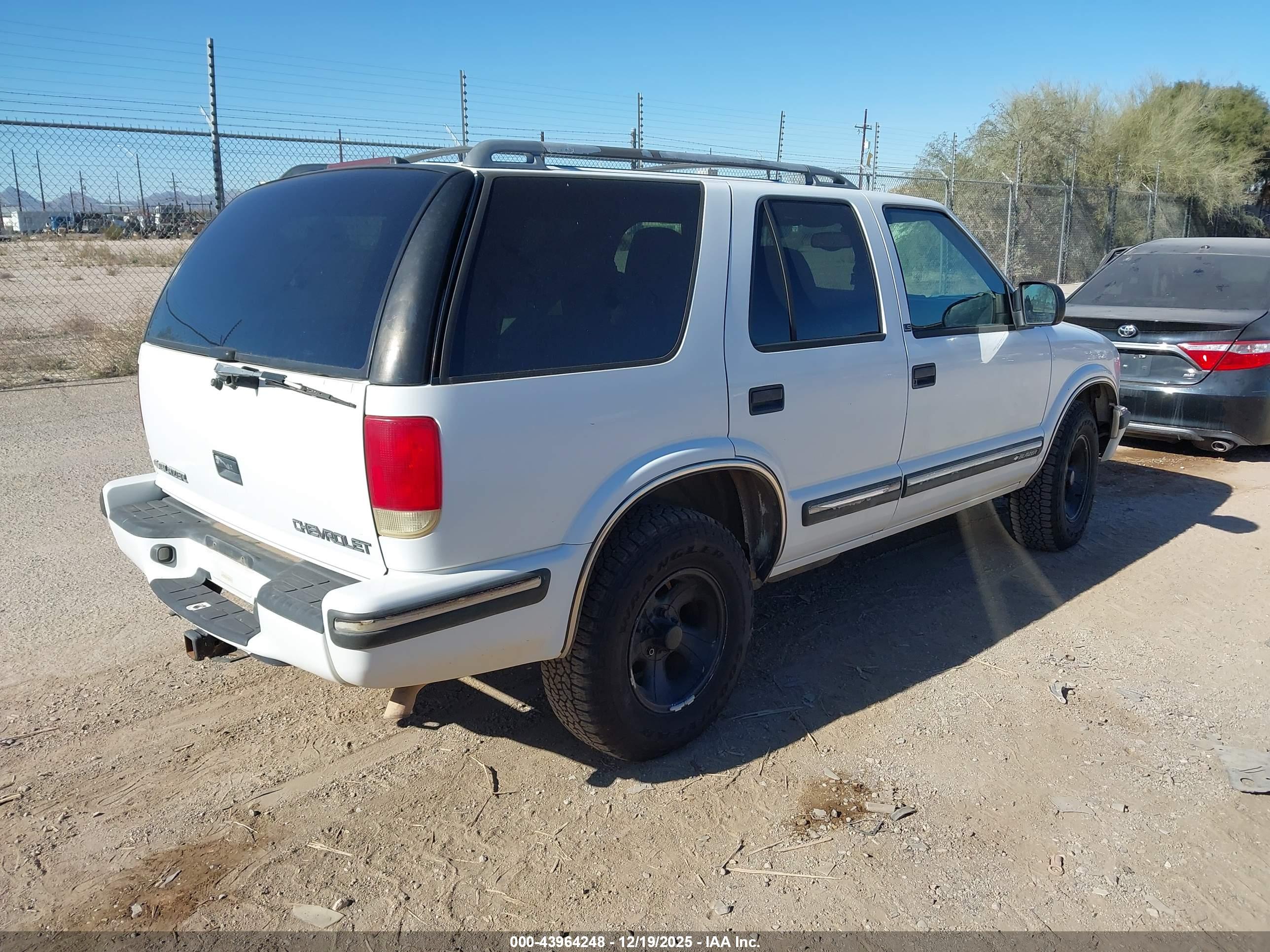 CHEVROLET BLAZER image 4