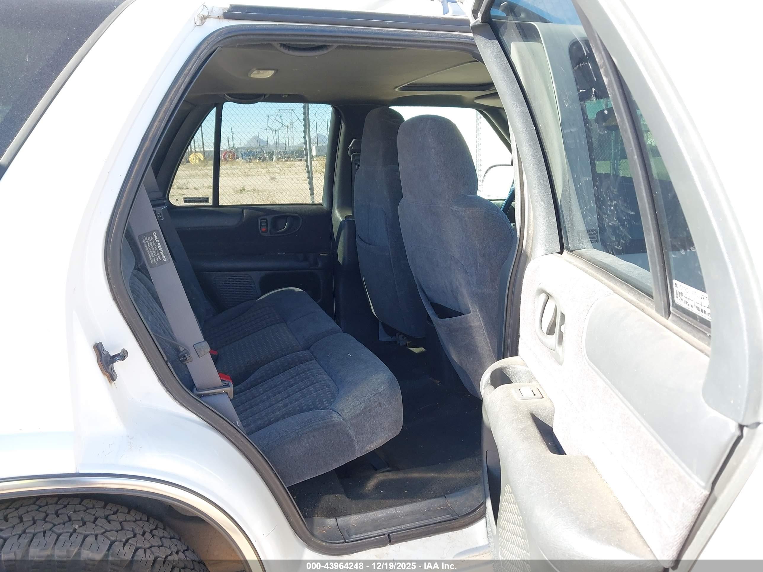 CHEVROLET BLAZER image 8