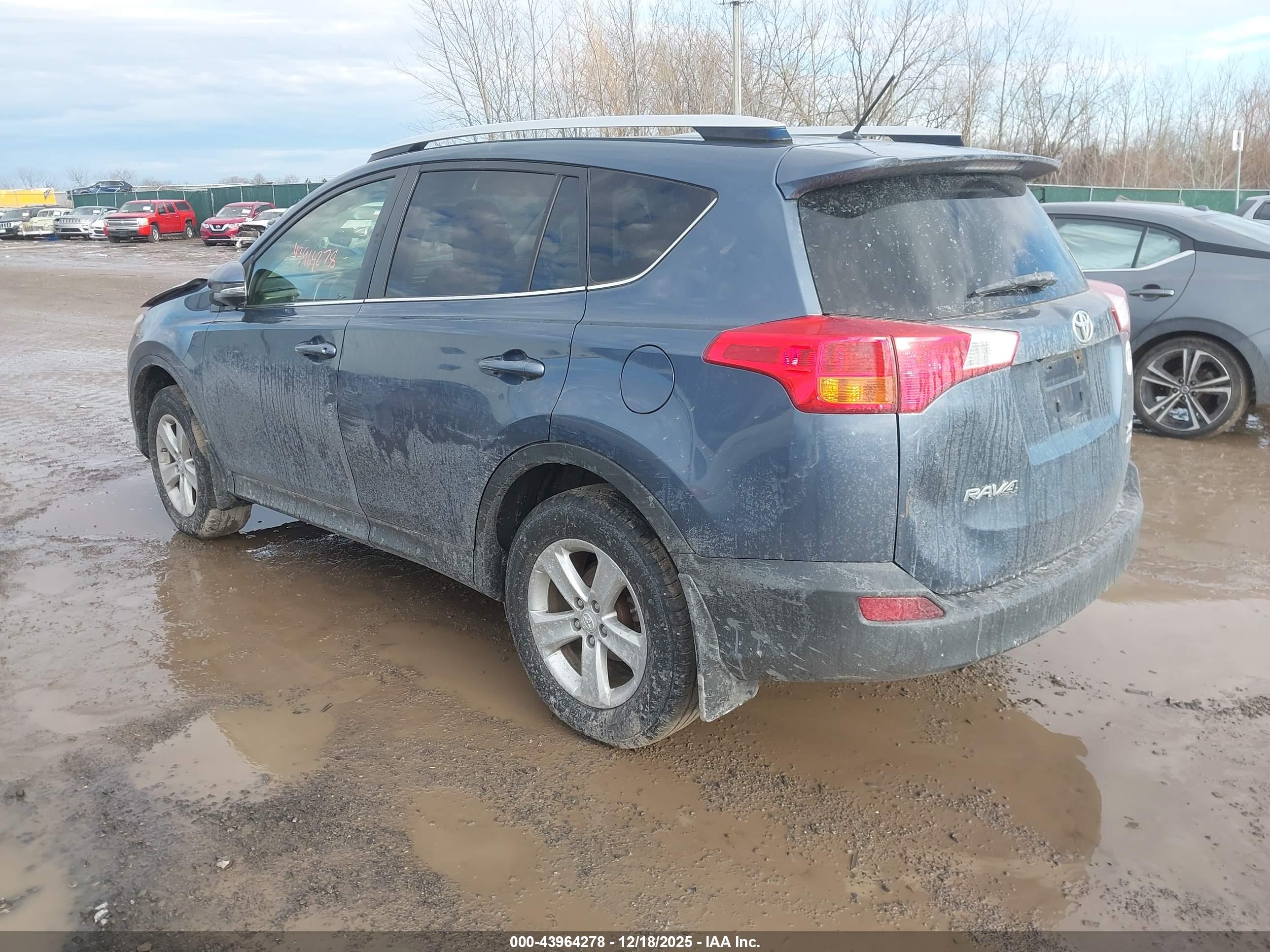 TOYOTA RAV4 image 3