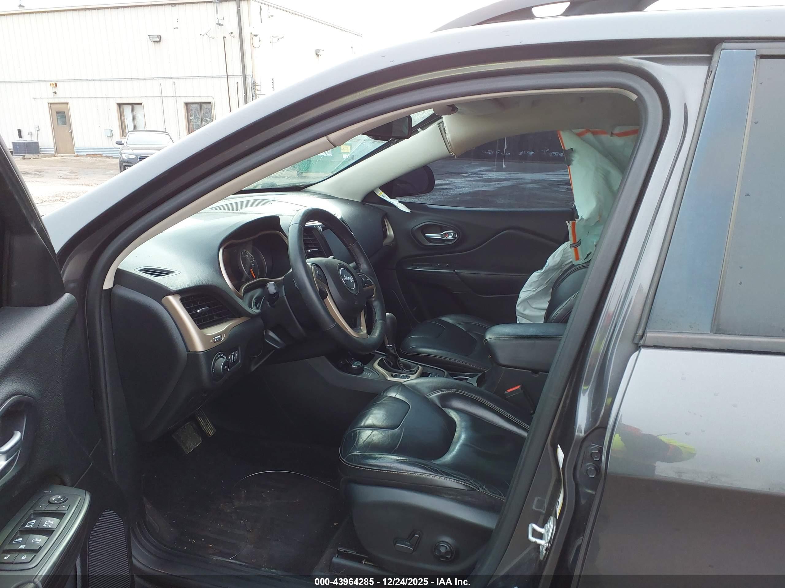 JEEP CHEROKEE image 5