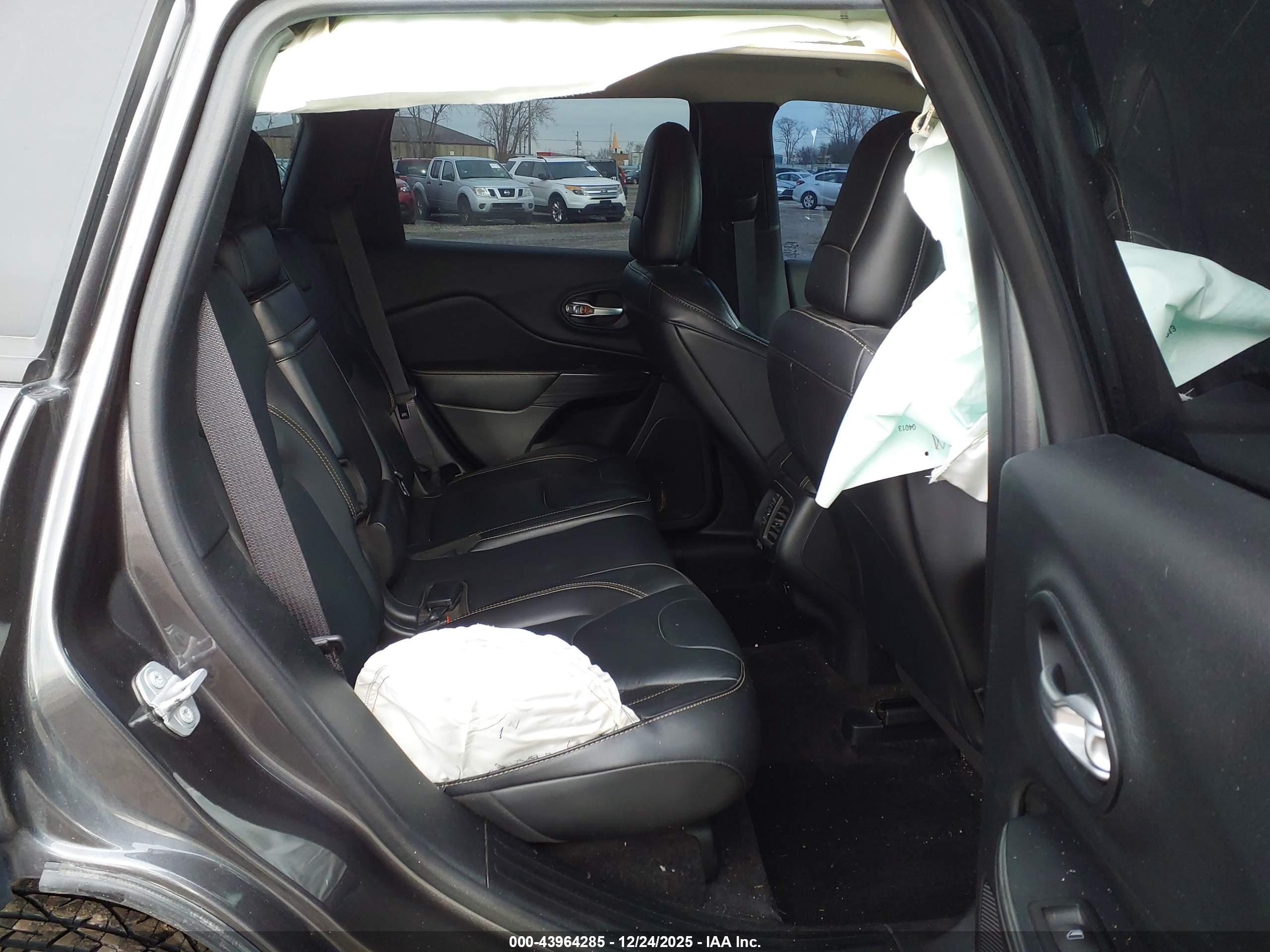 JEEP CHEROKEE image 8