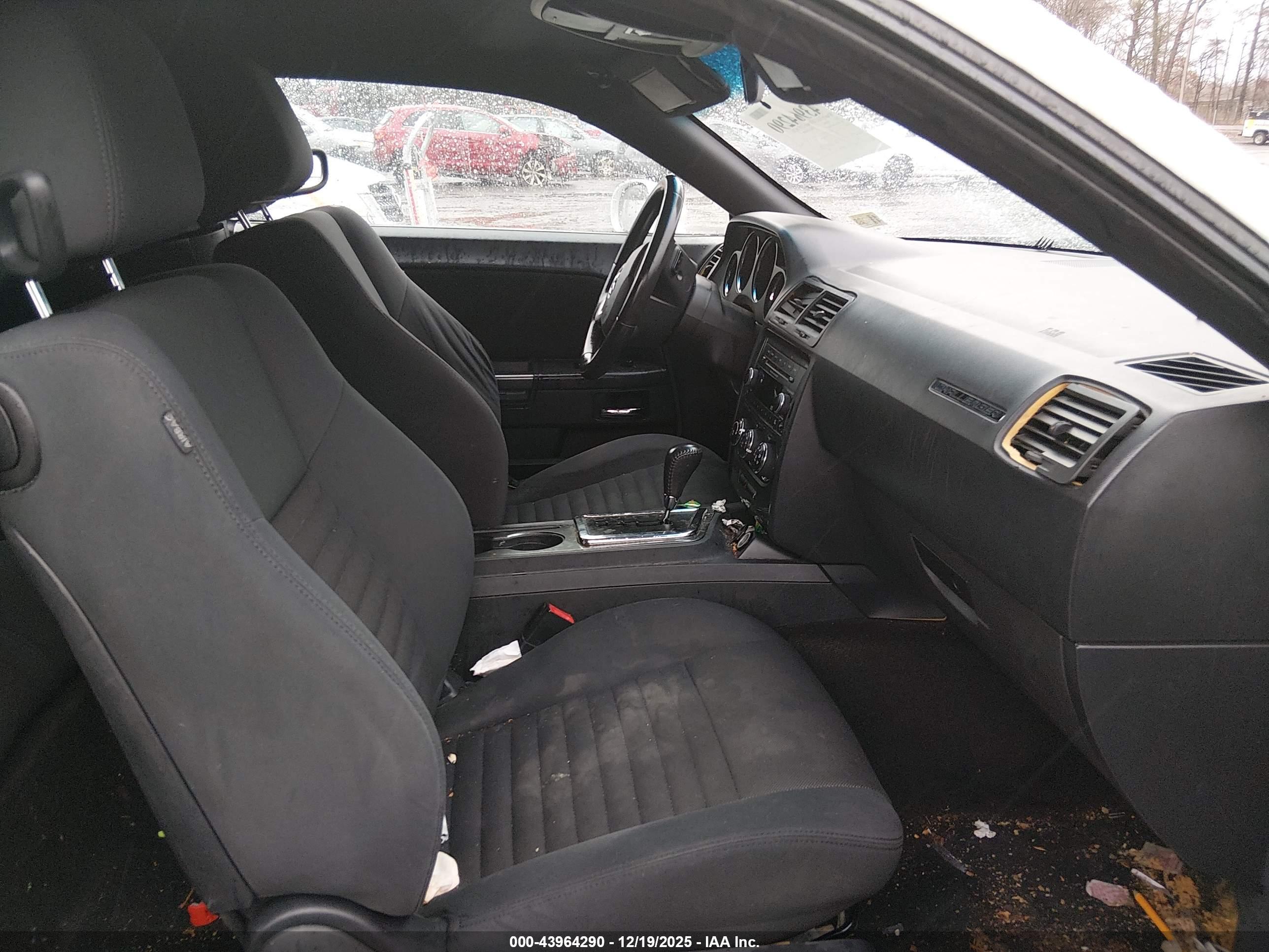 DODGE CHALLENGER image 5