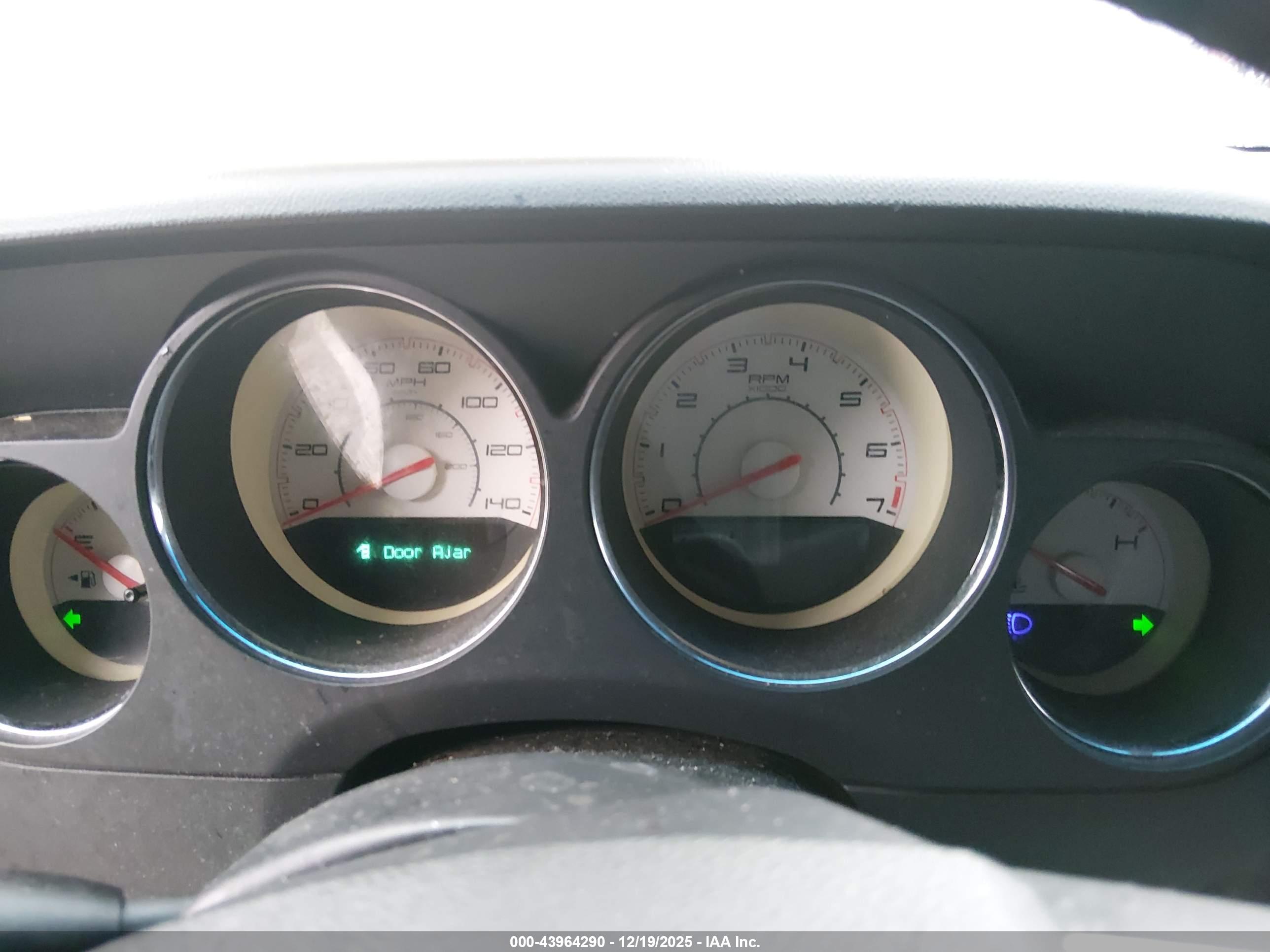 DODGE CHALLENGER image 7