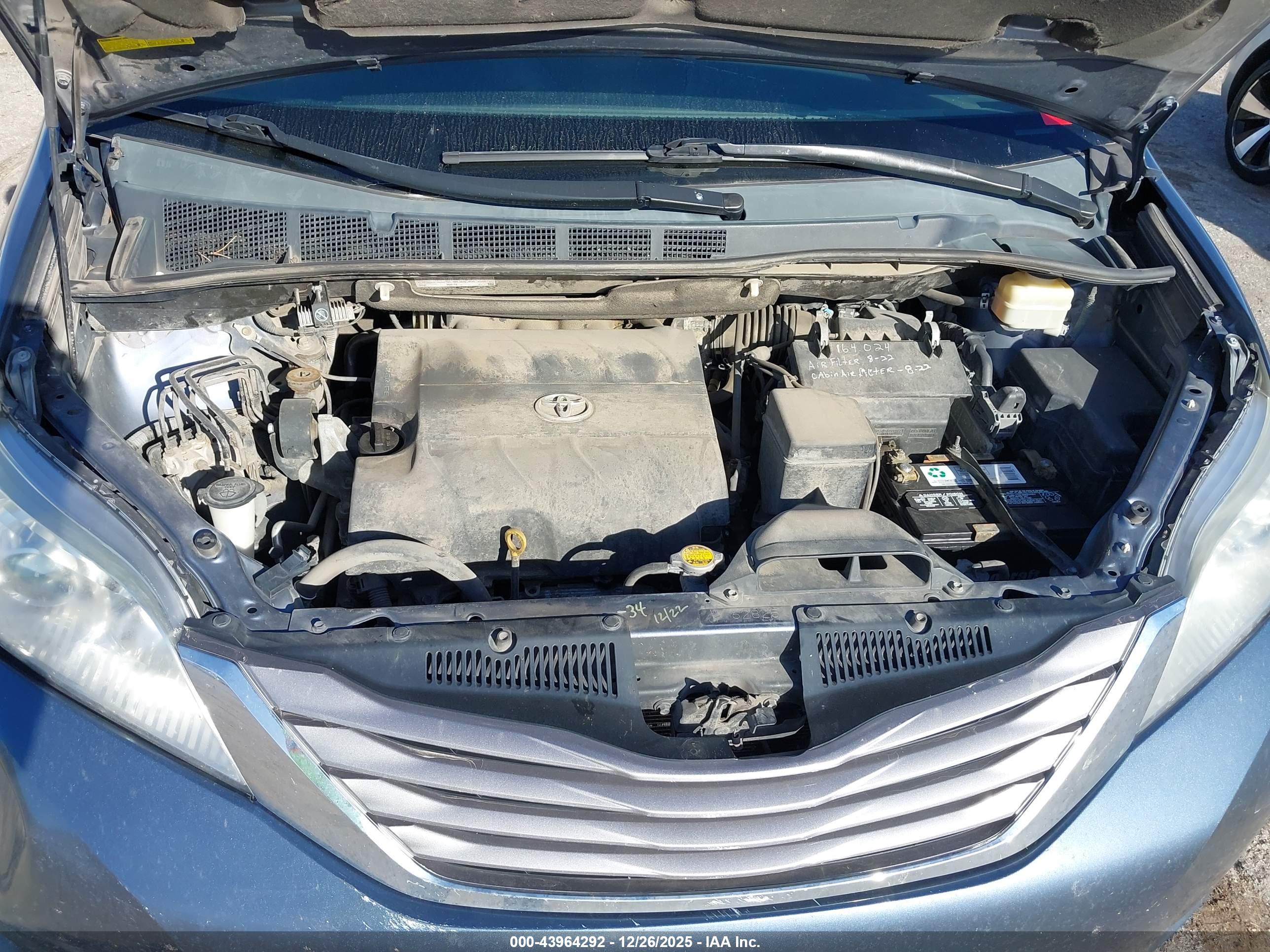 TOYOTA SIENNA image 10