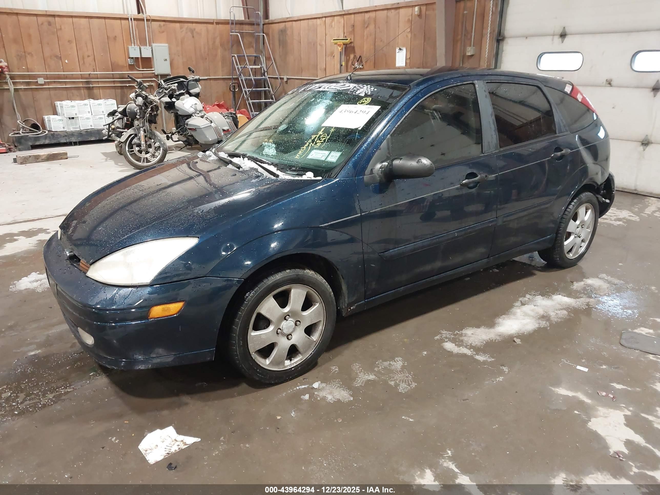 FORD FOCUS image 2