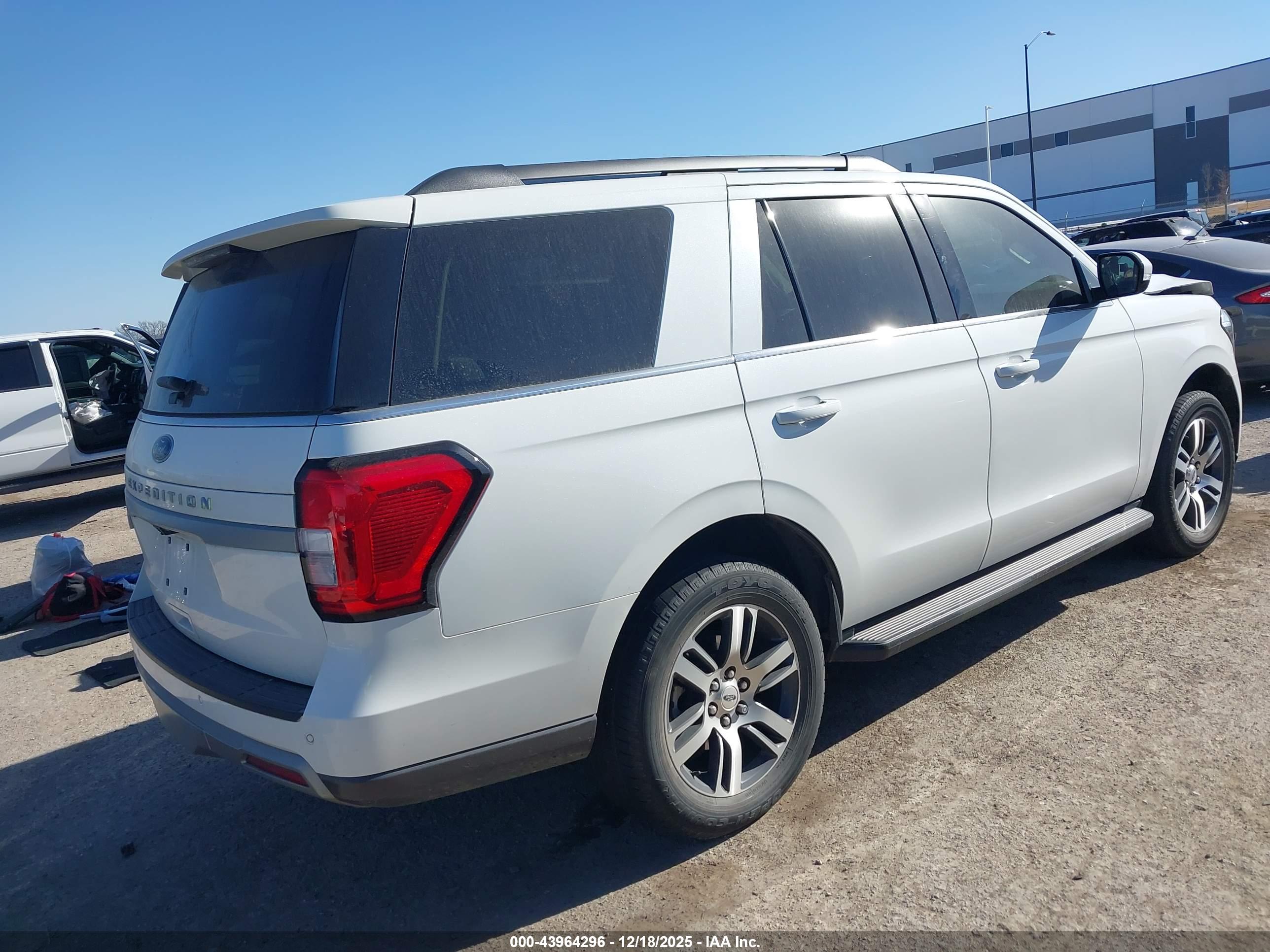 FORD EXPEDITION image 4