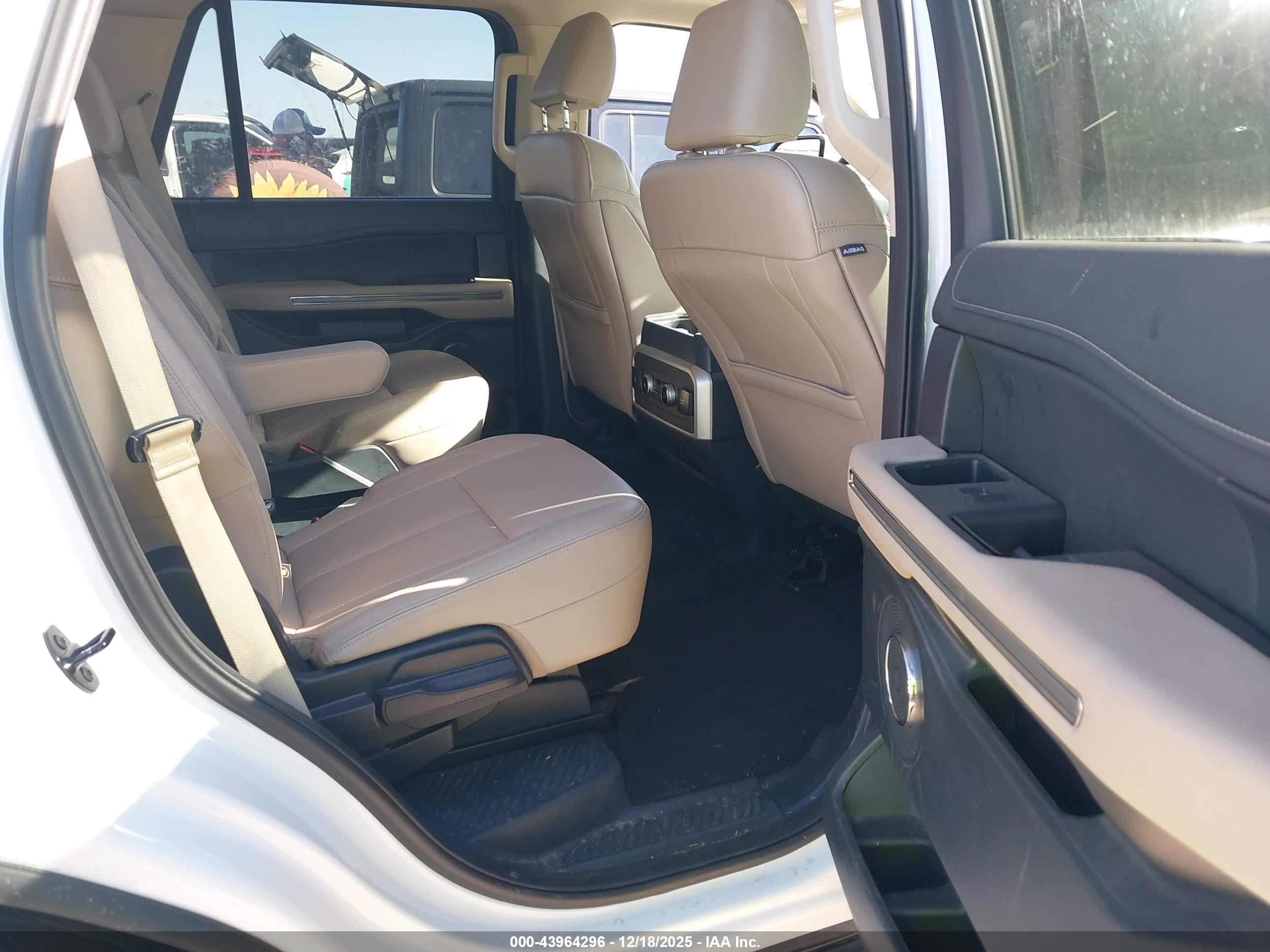 FORD EXPEDITION image 8