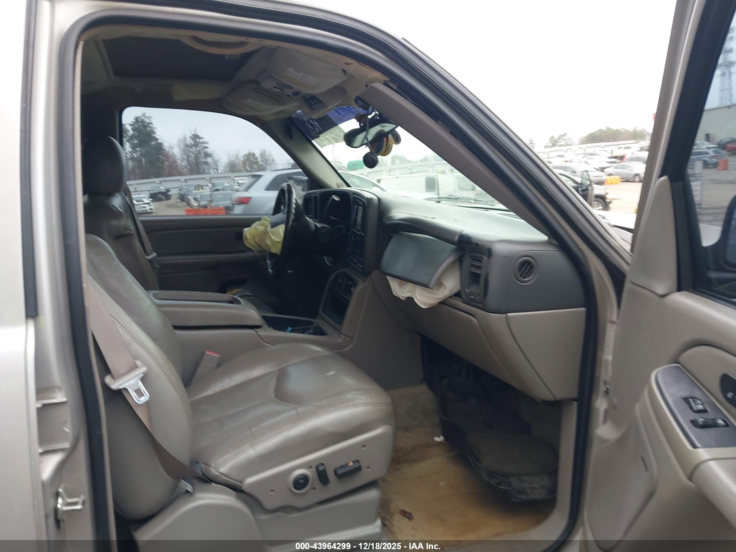 CHEVROLET TAHOE image 5