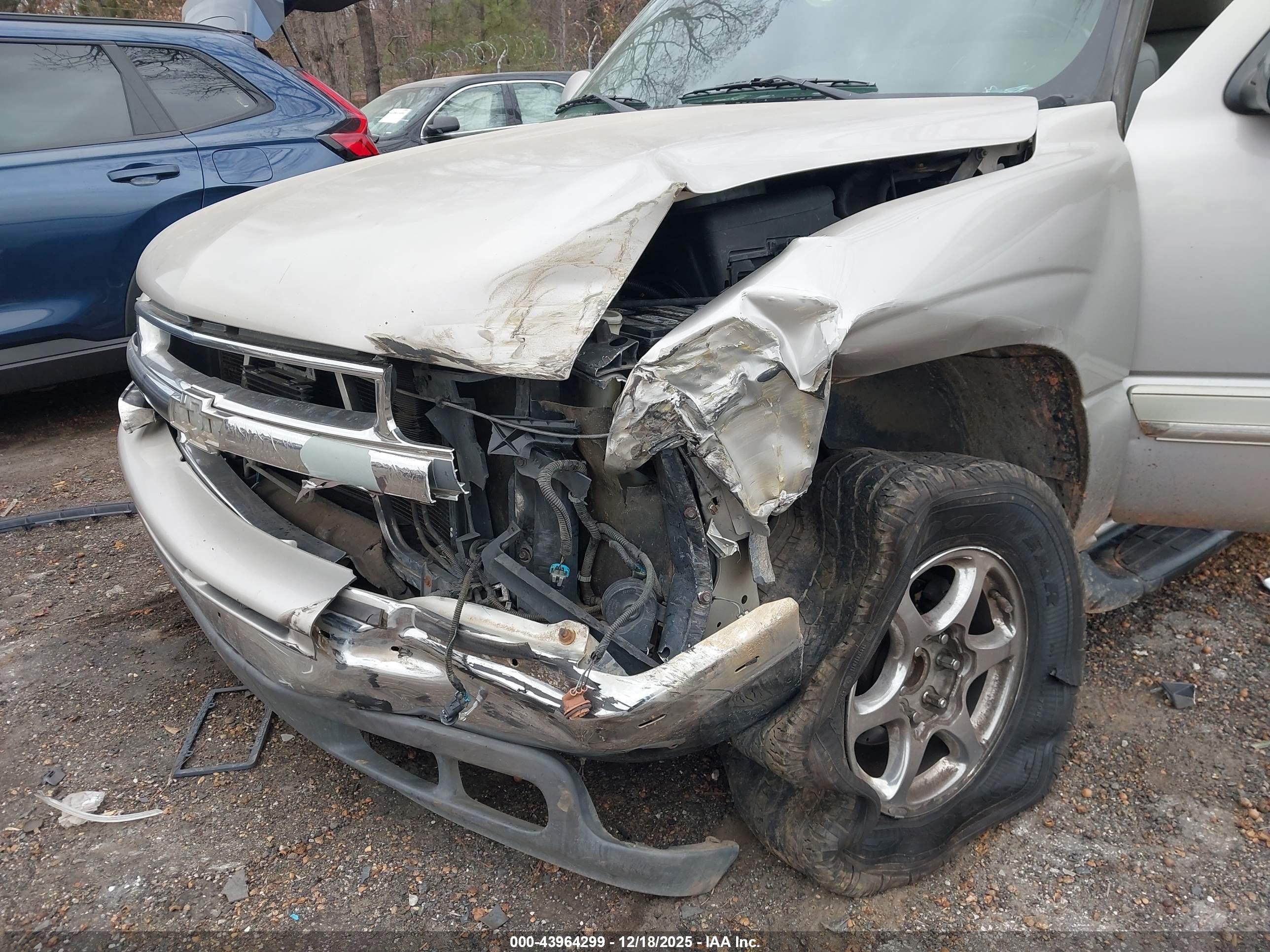 CHEVROLET TAHOE image 6