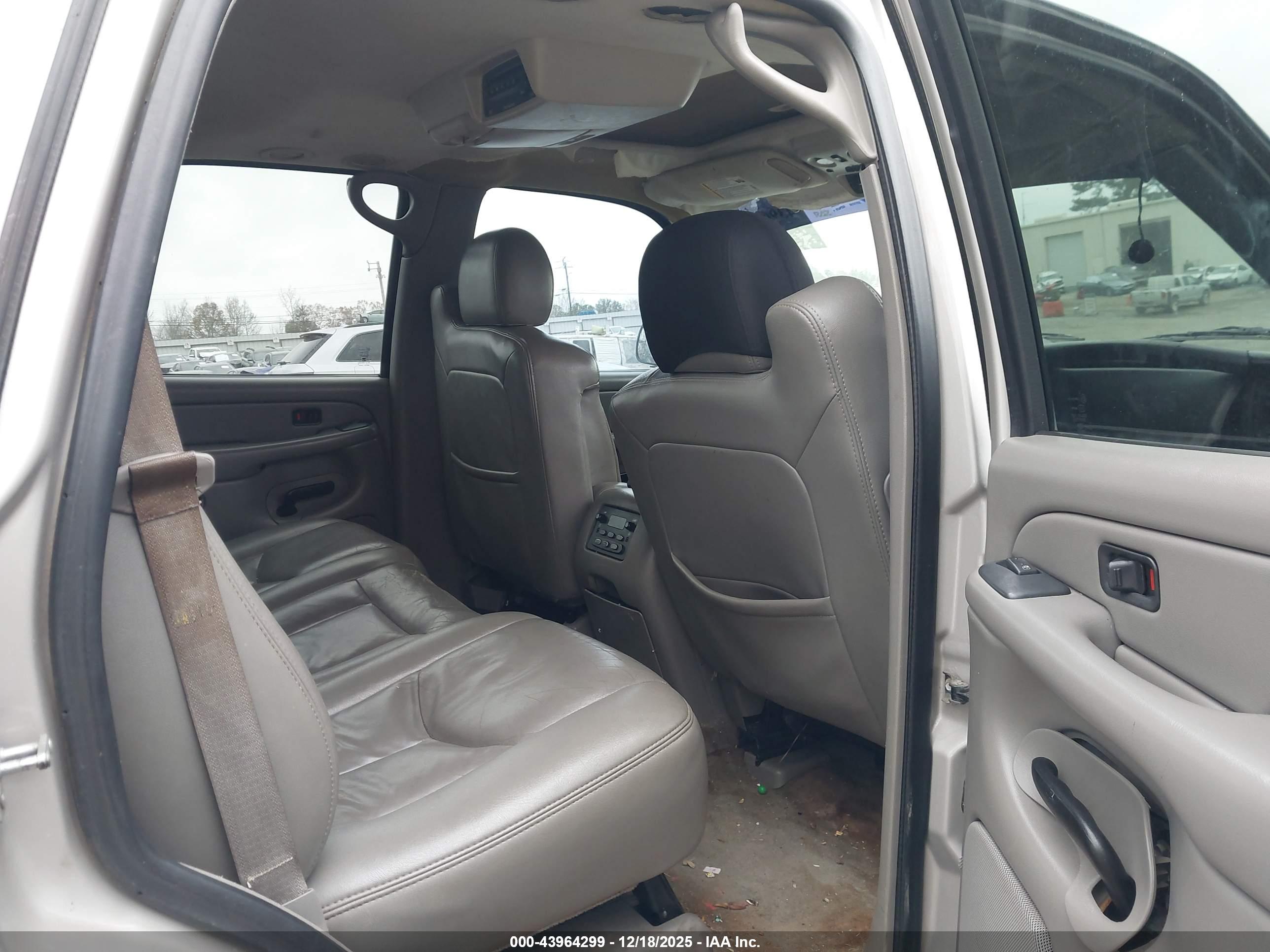 CHEVROLET TAHOE image 8