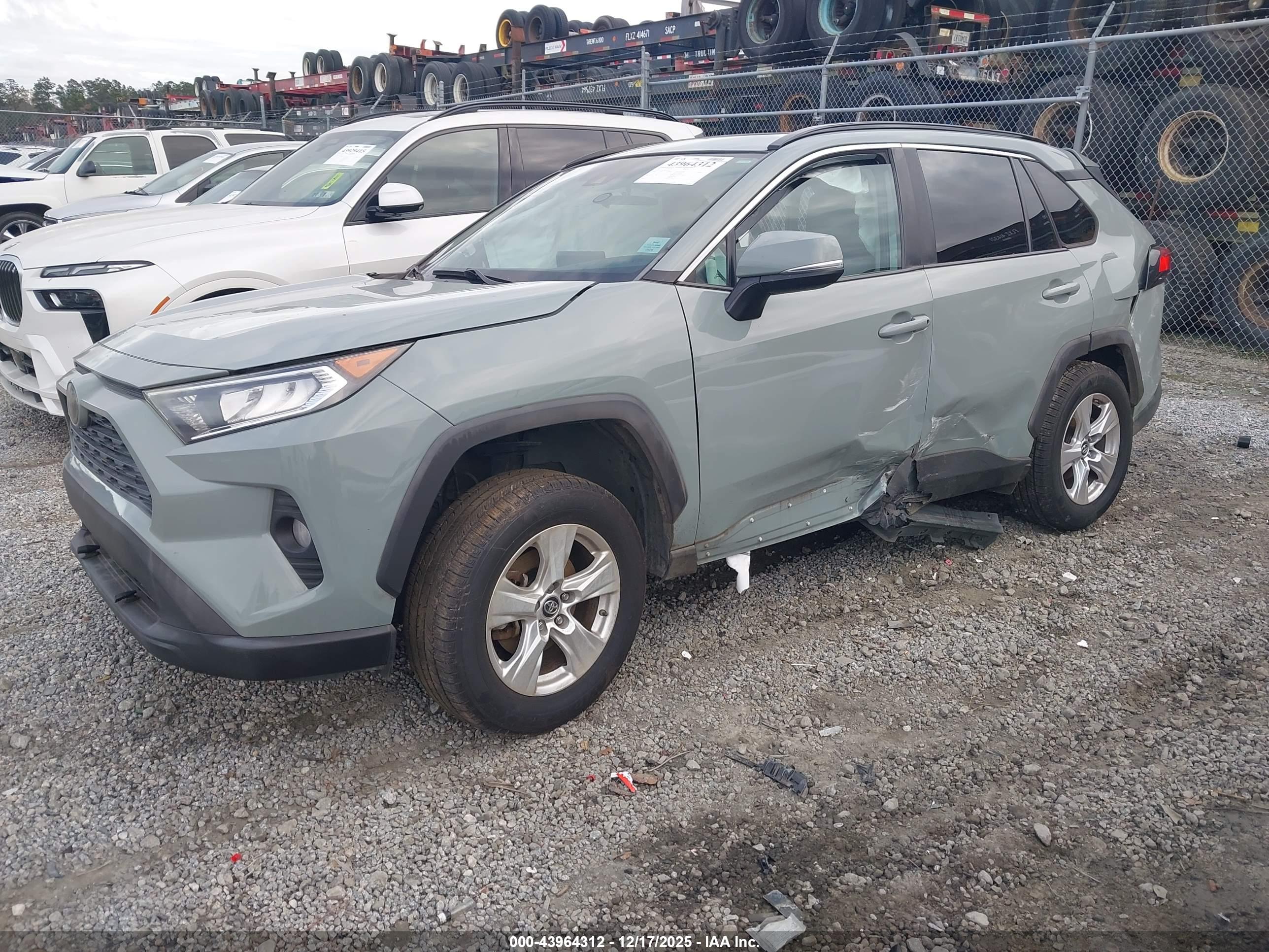 TOYOTA RAV4 image 2