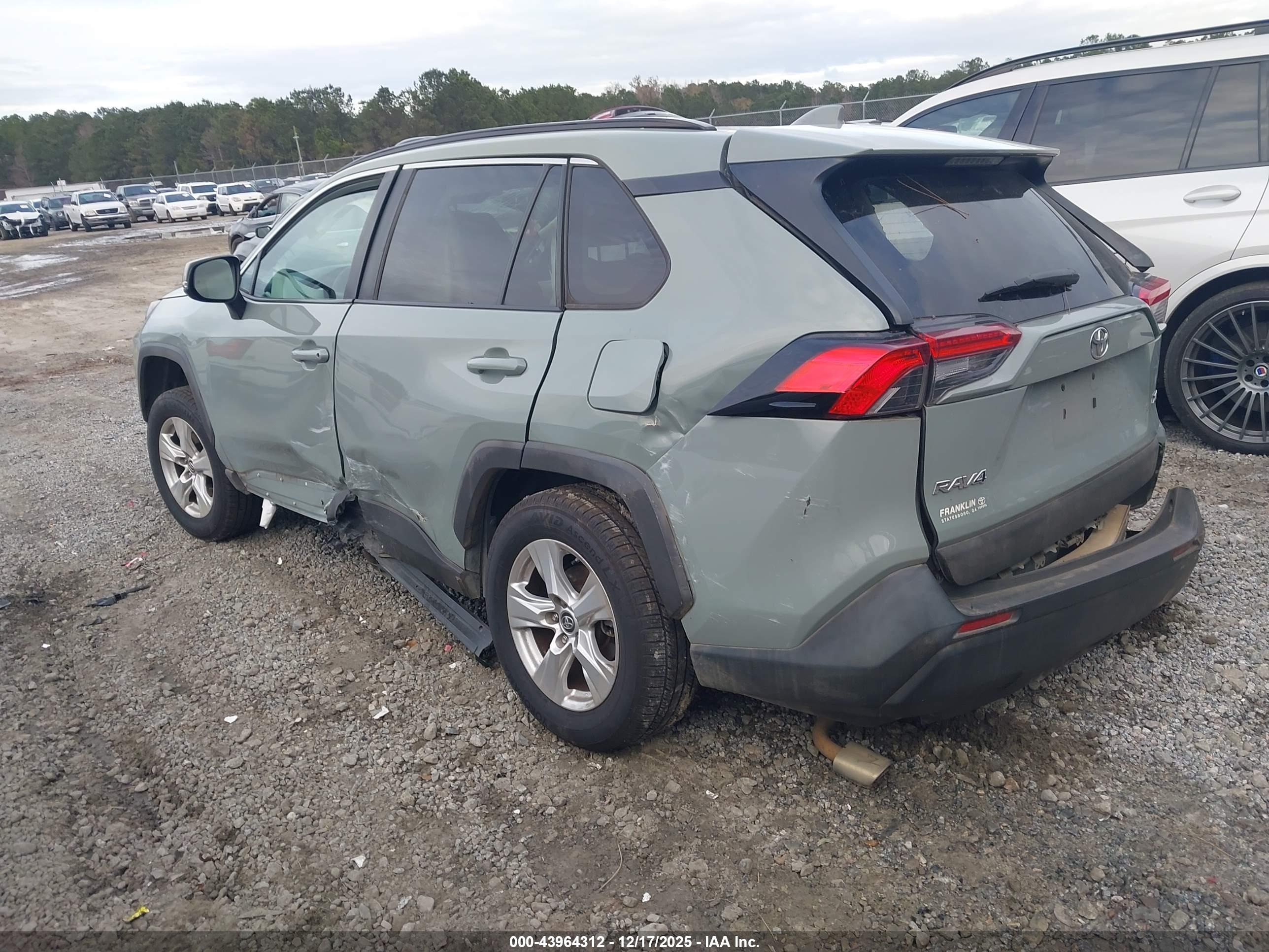 TOYOTA RAV4 image 3