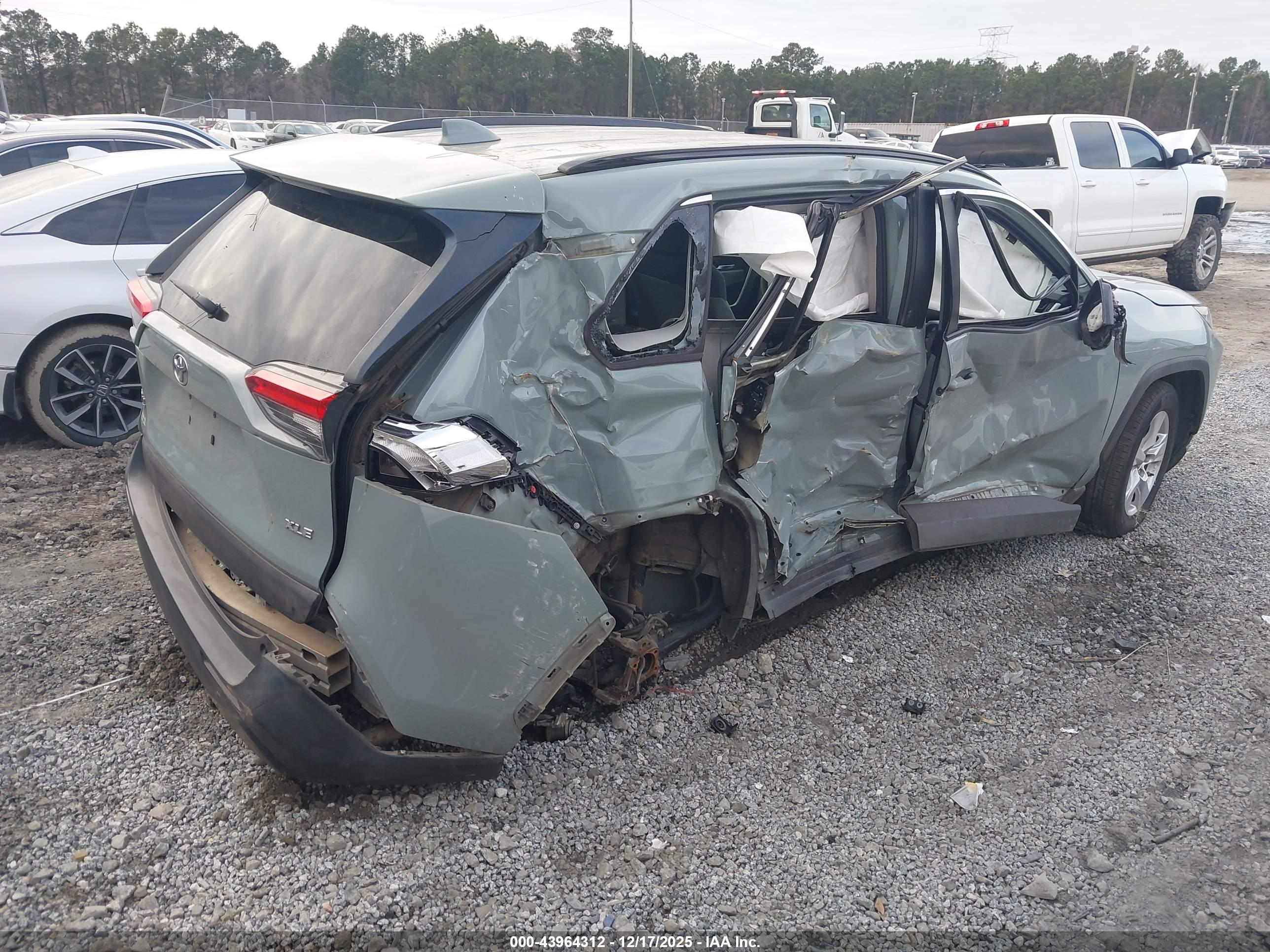 TOYOTA RAV4 image 4