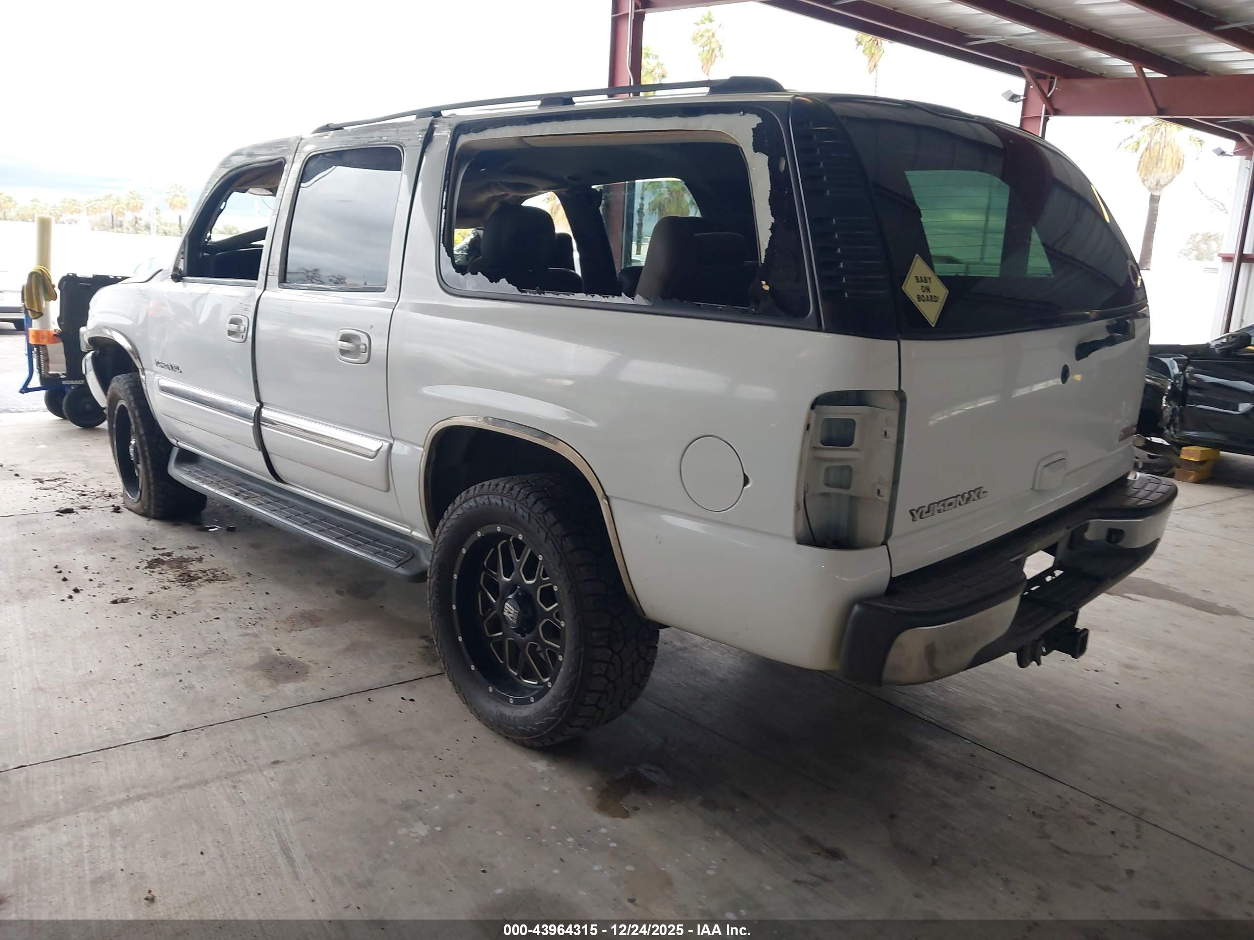 GMC YUKON image 3