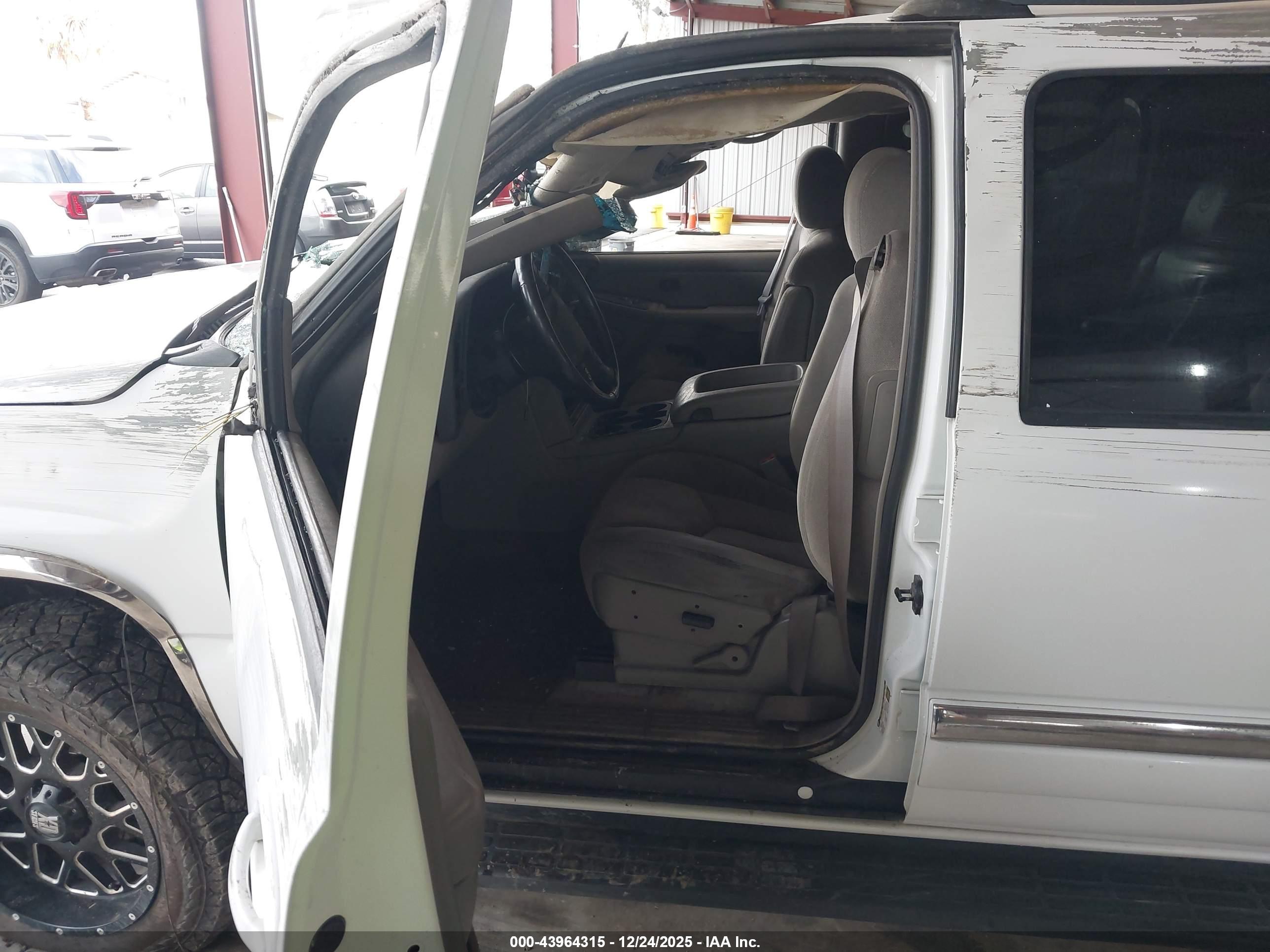 GMC YUKON image 5