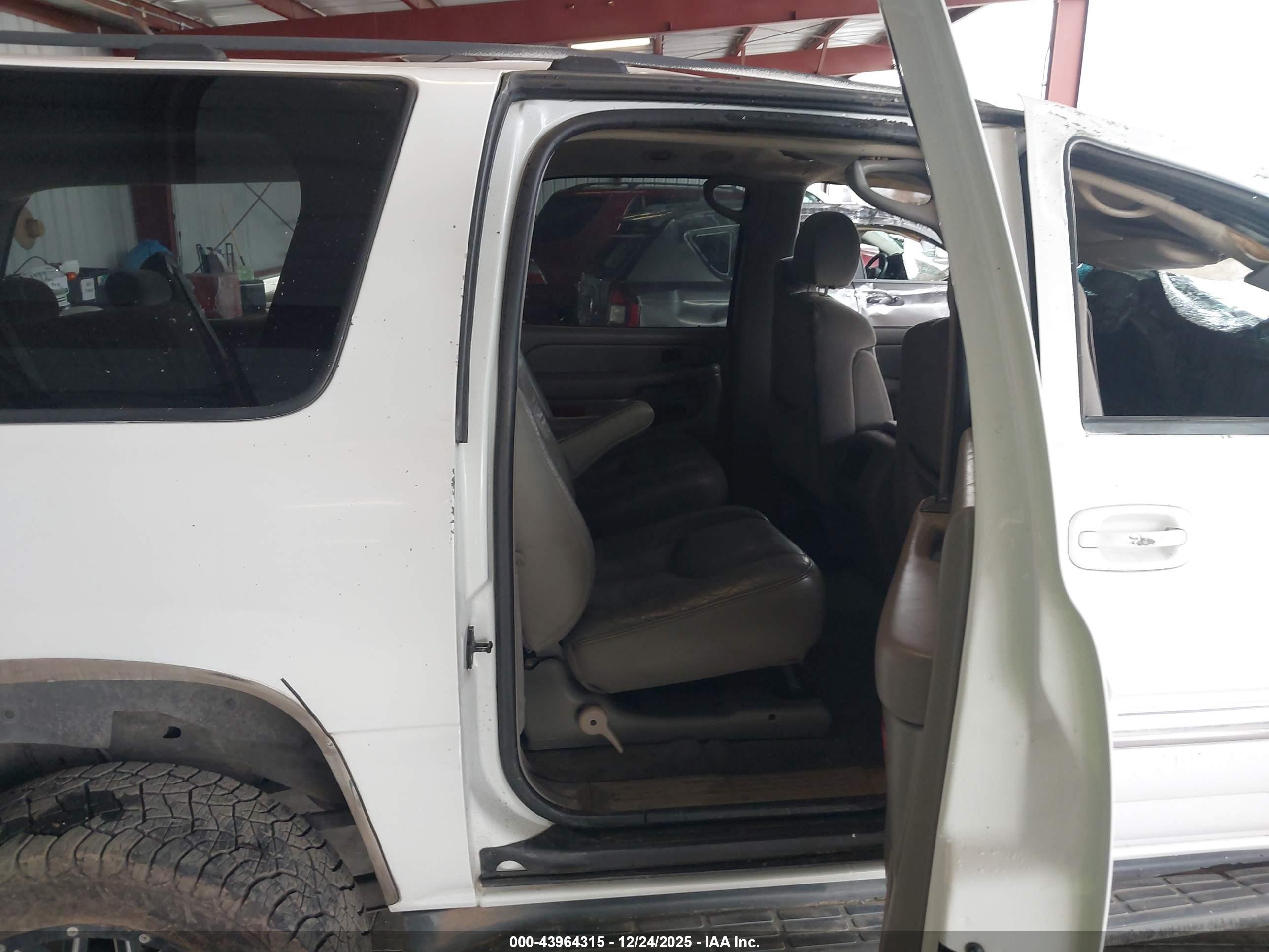 GMC YUKON image 8