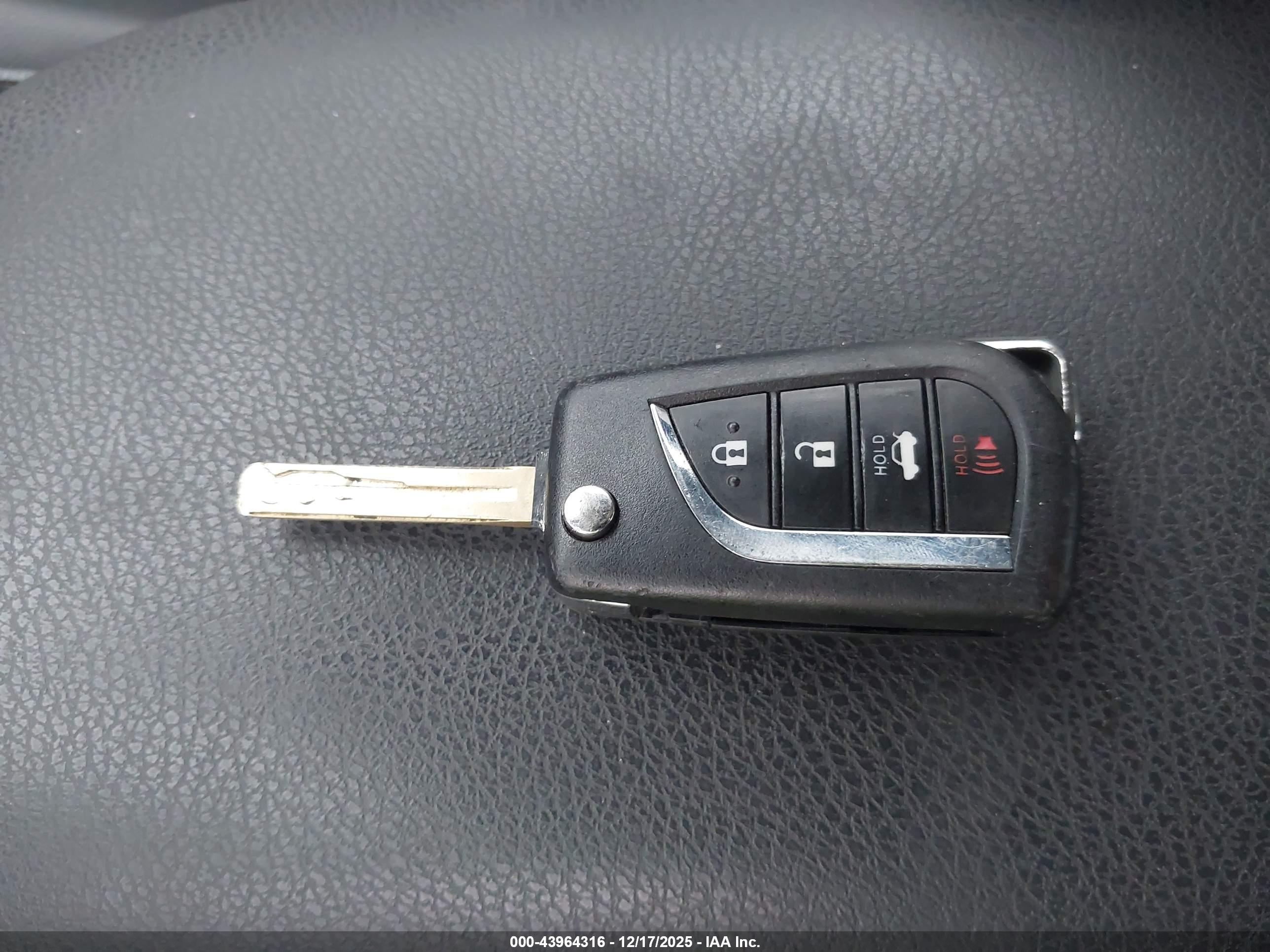 TOYOTA CAMRY image 11