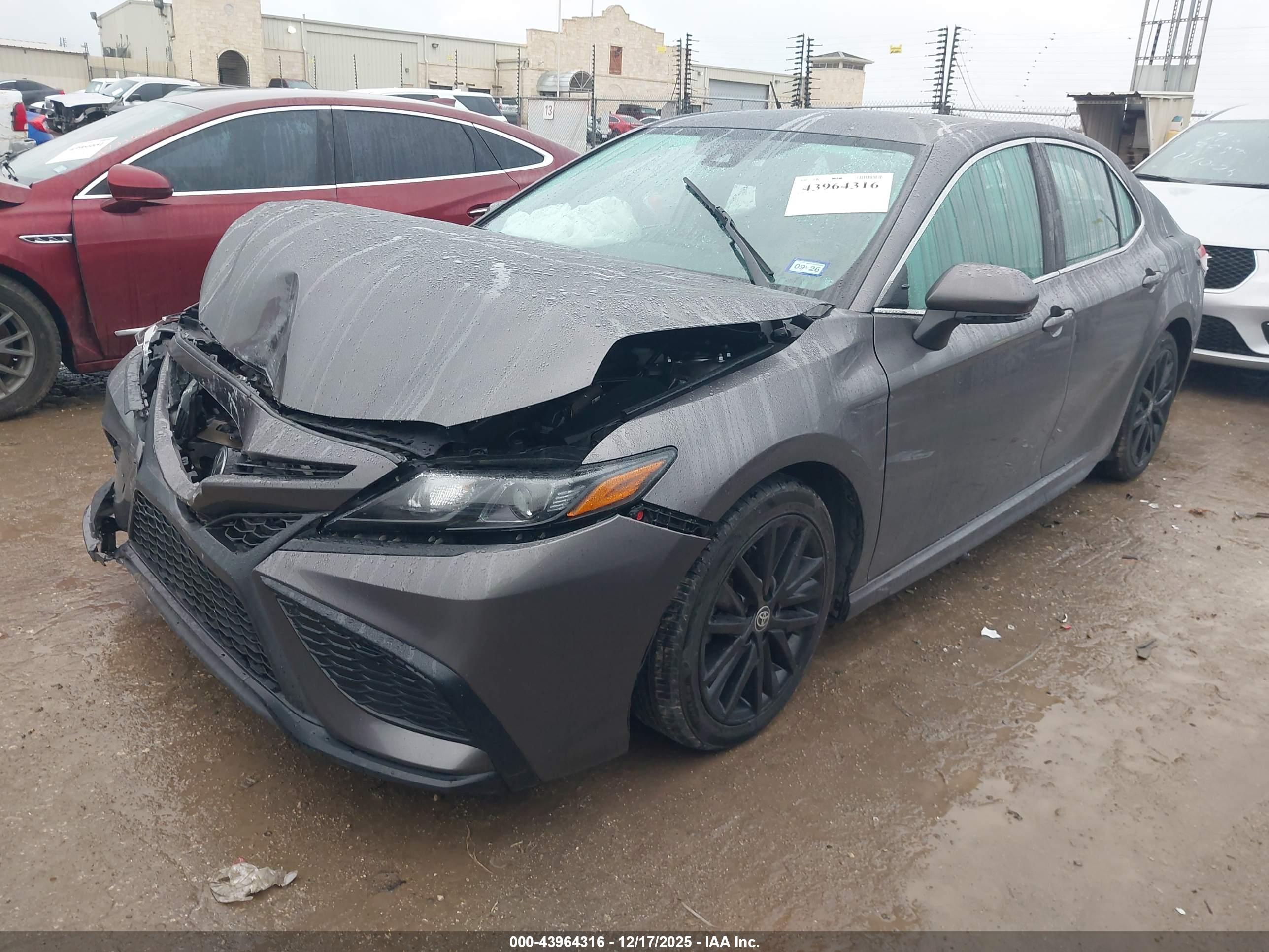 TOYOTA CAMRY image 2