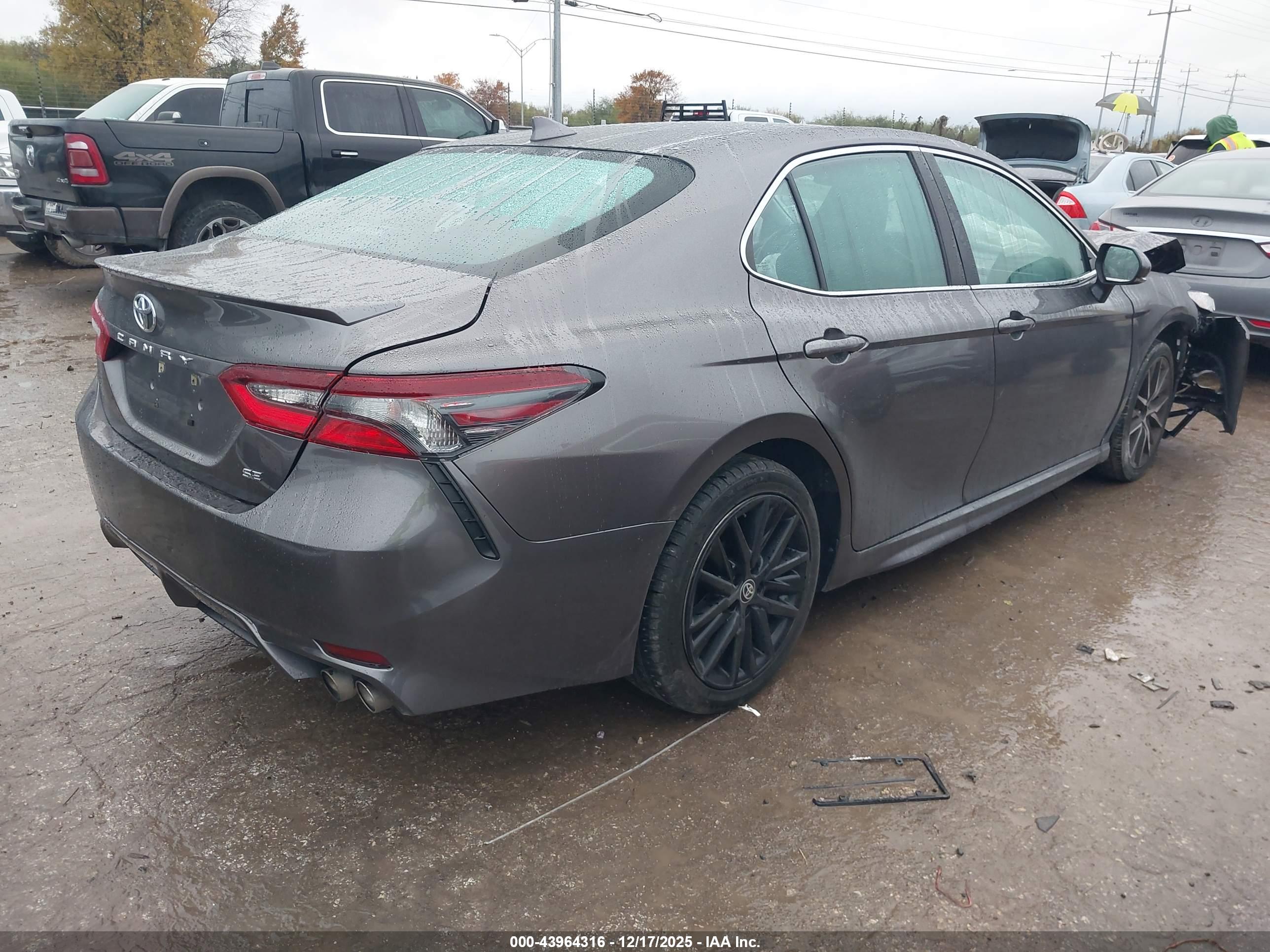TOYOTA CAMRY image 4