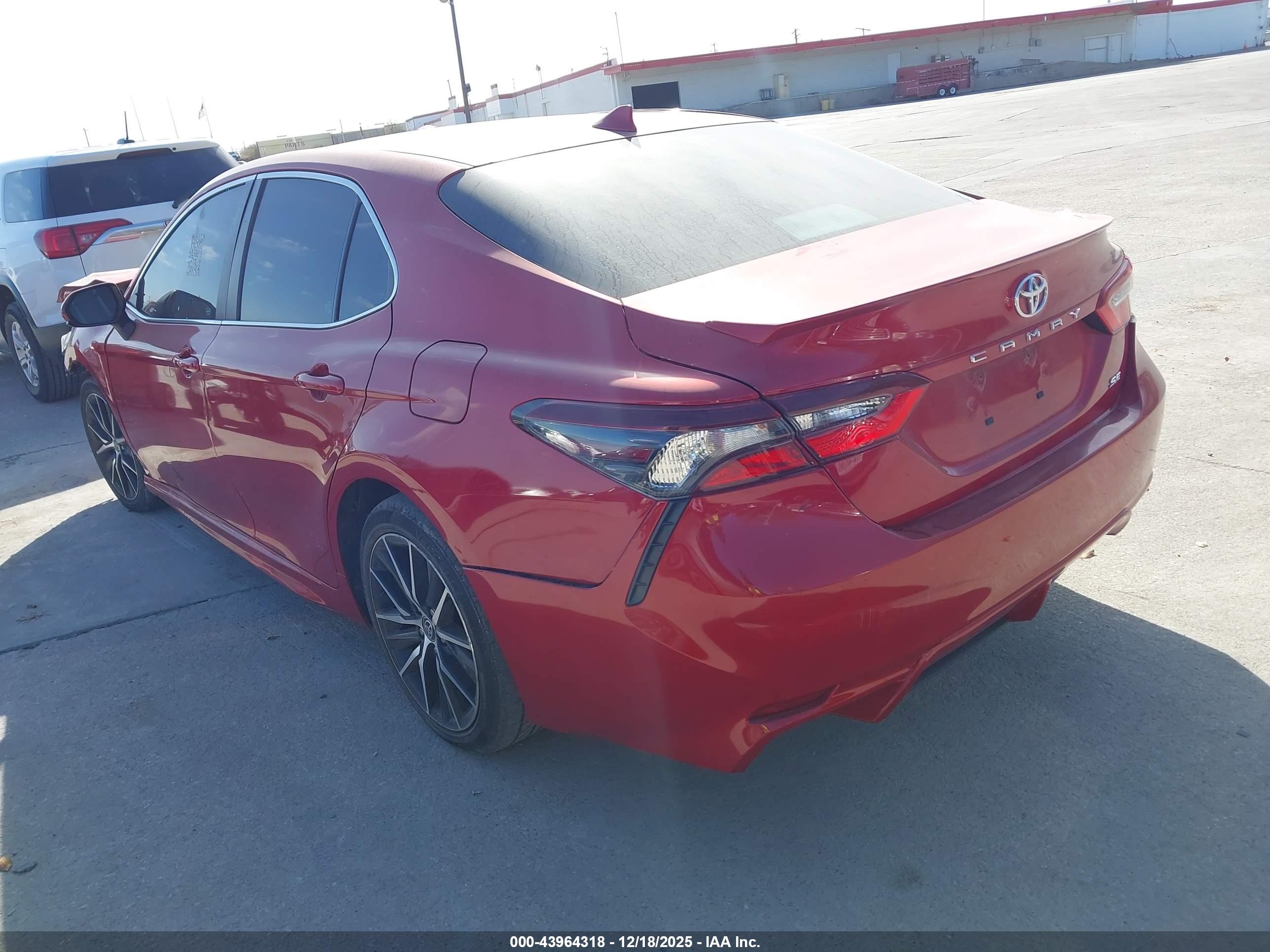 TOYOTA CAMRY image 3