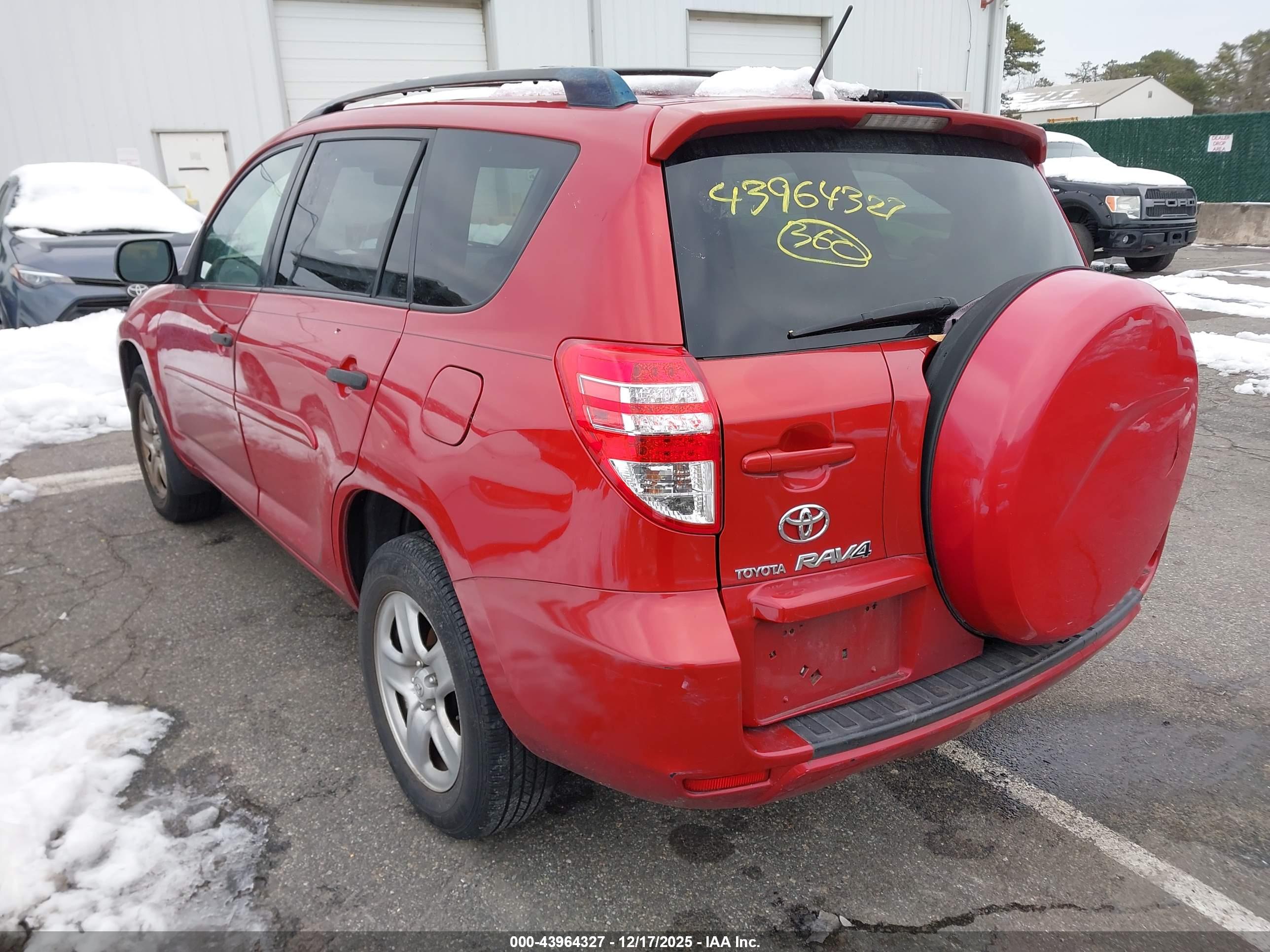 TOYOTA RAV4 image 3