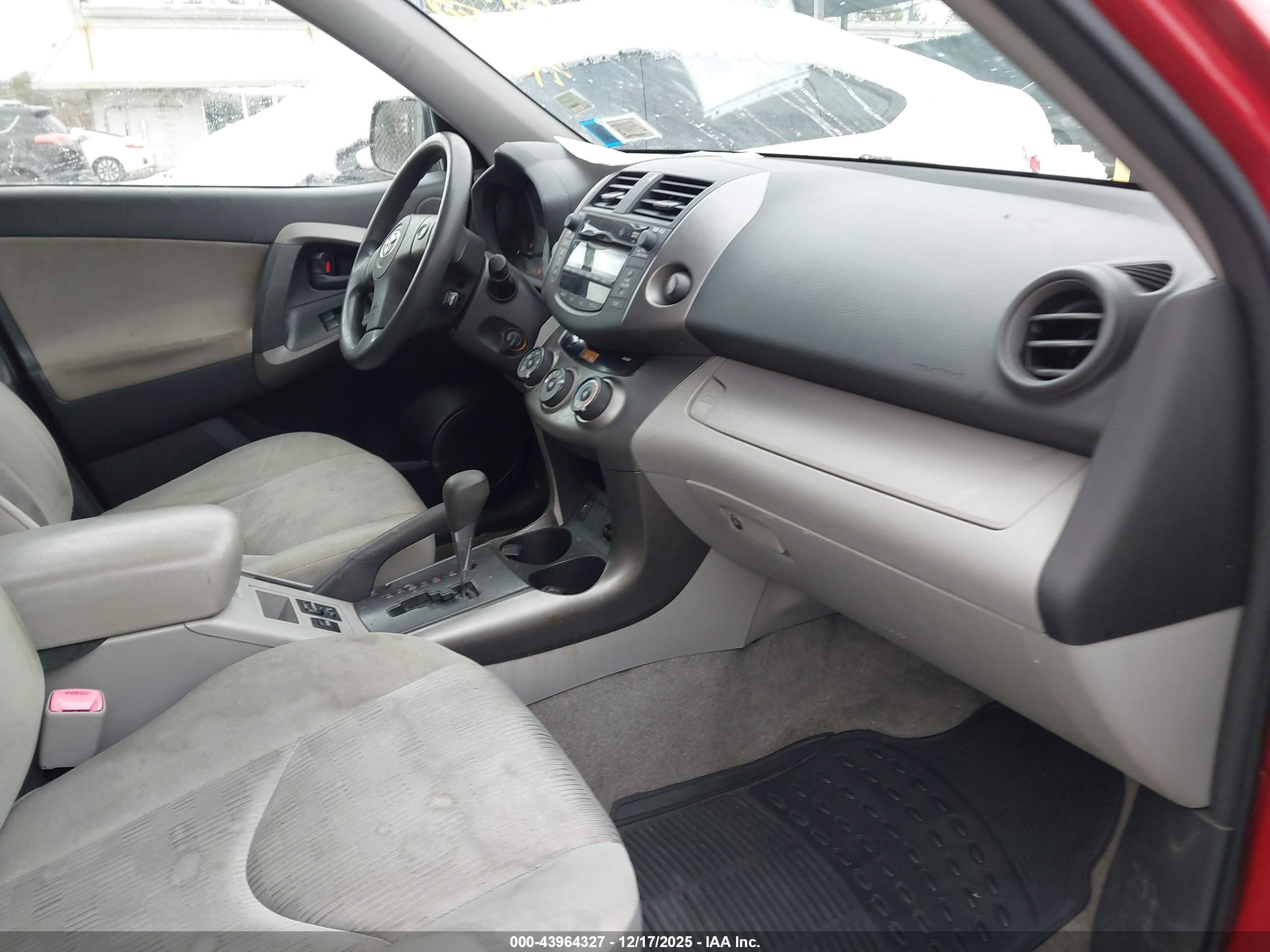 TOYOTA RAV4 image 5
