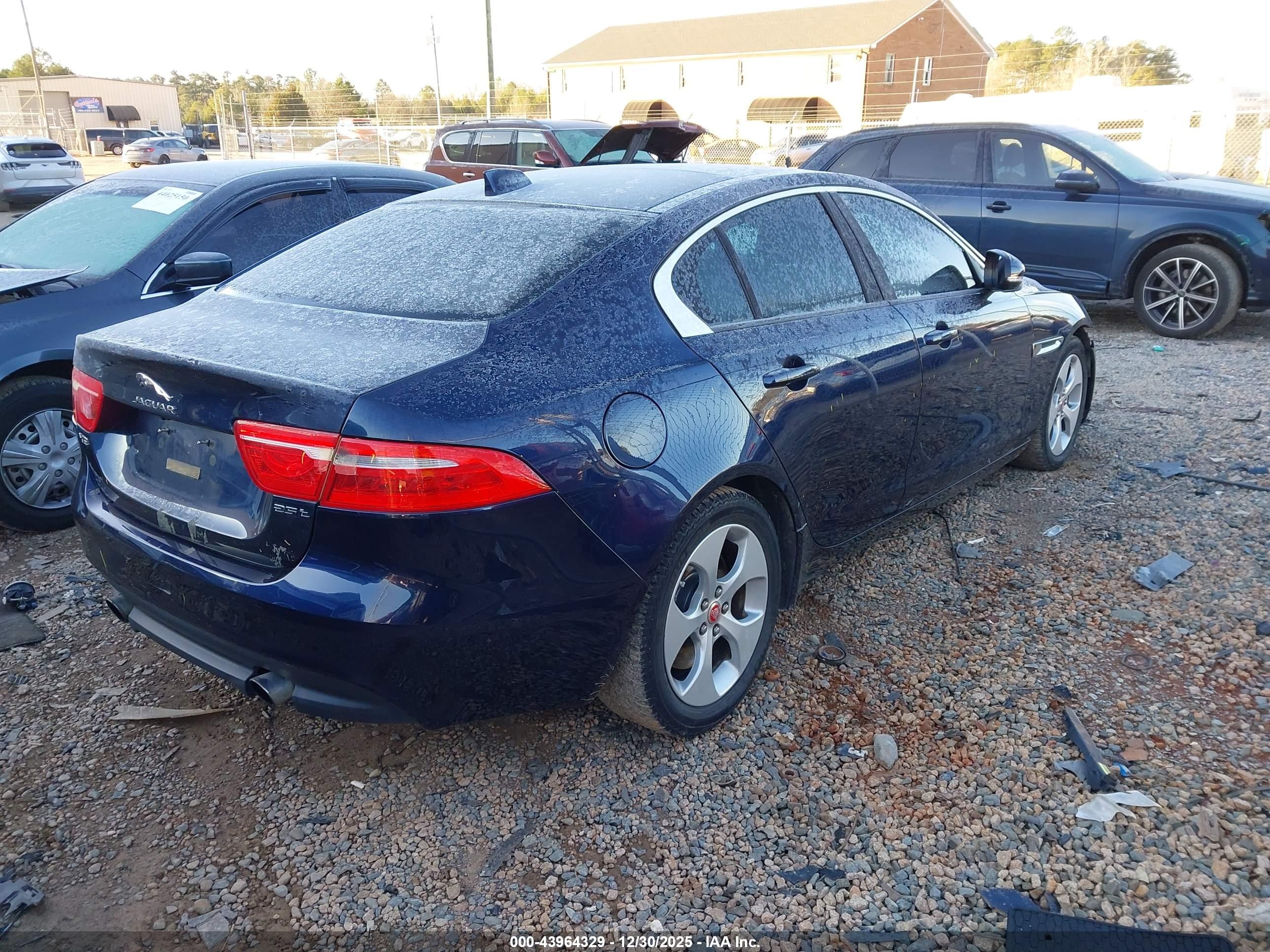 JAGUAR XE image 4