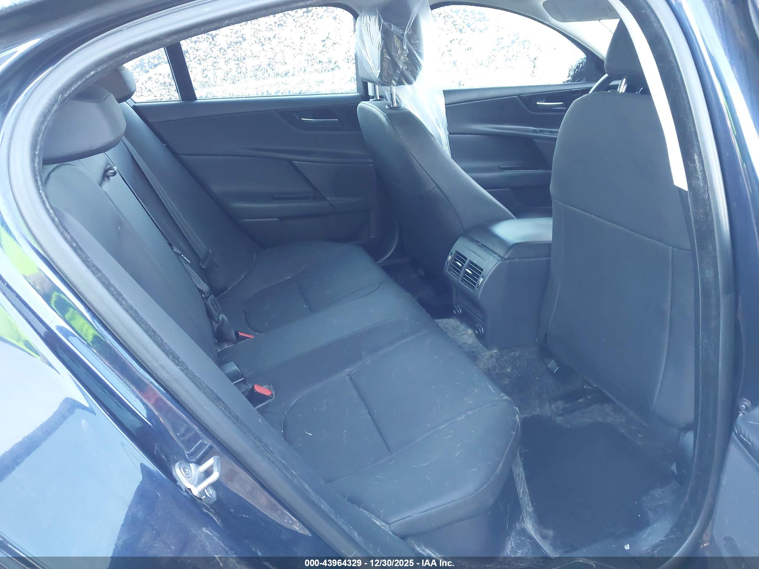 JAGUAR XE image 8