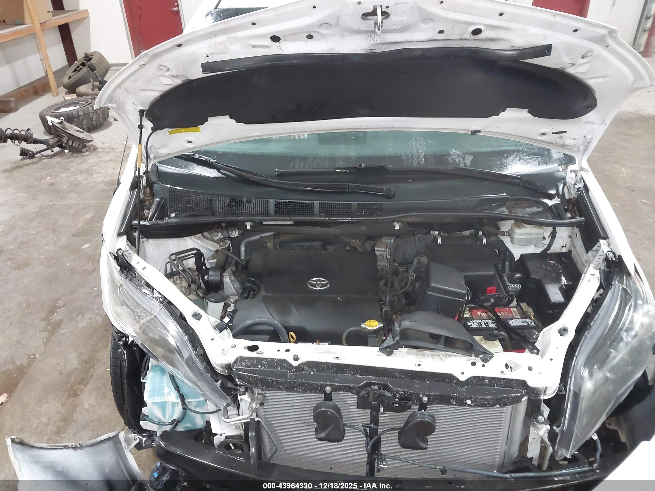 TOYOTA SIENNA image 10