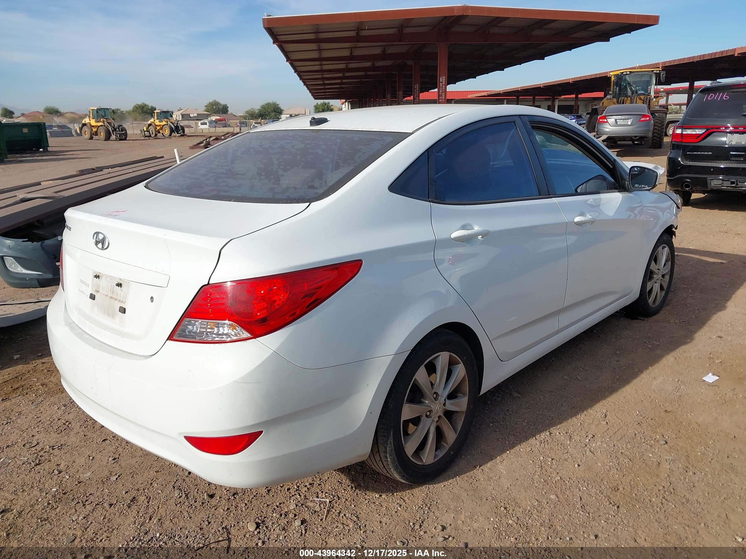 HYUNDAI ACCENT image 4