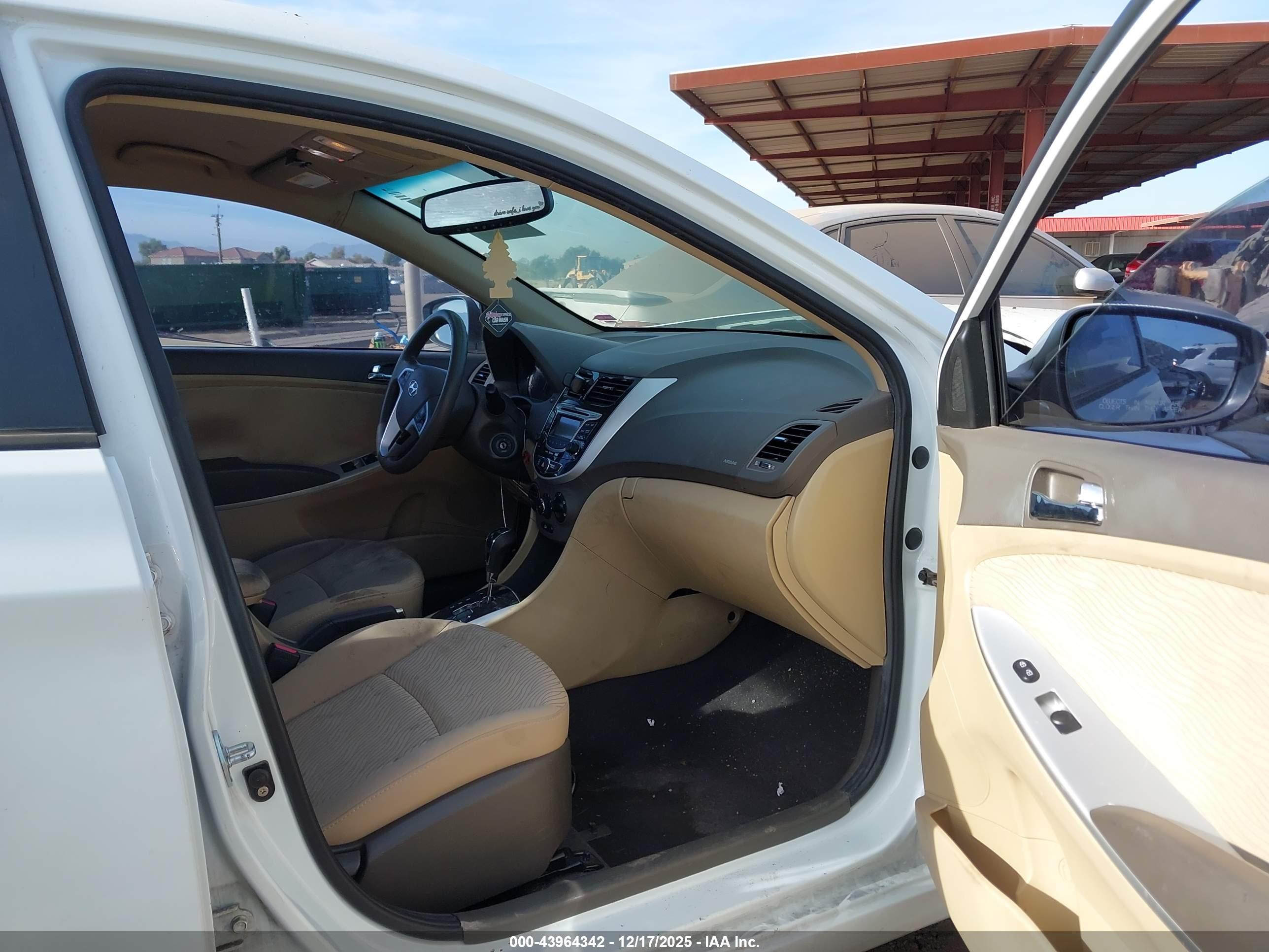 HYUNDAI ACCENT image 5