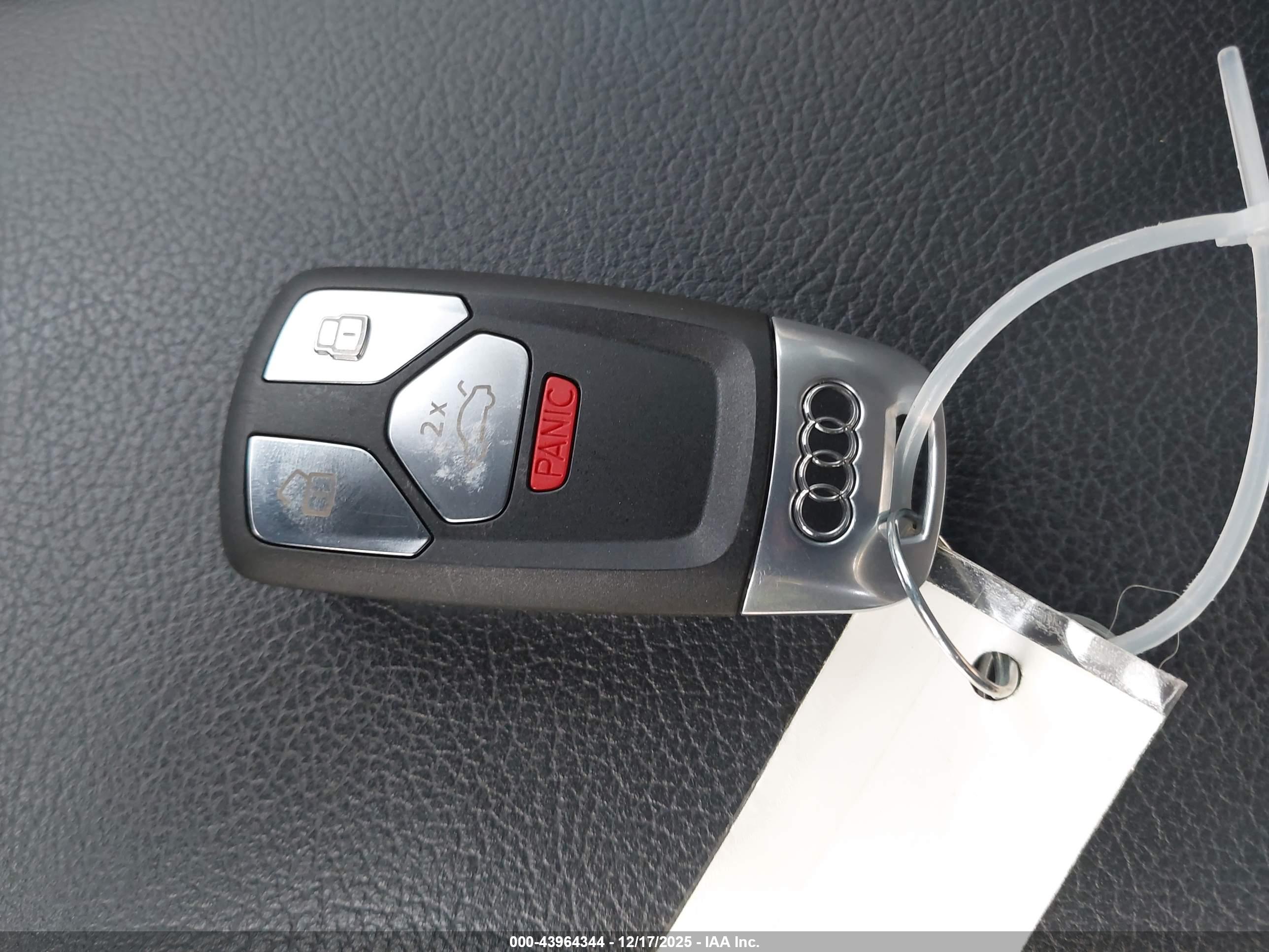 AUDI A4 image 11