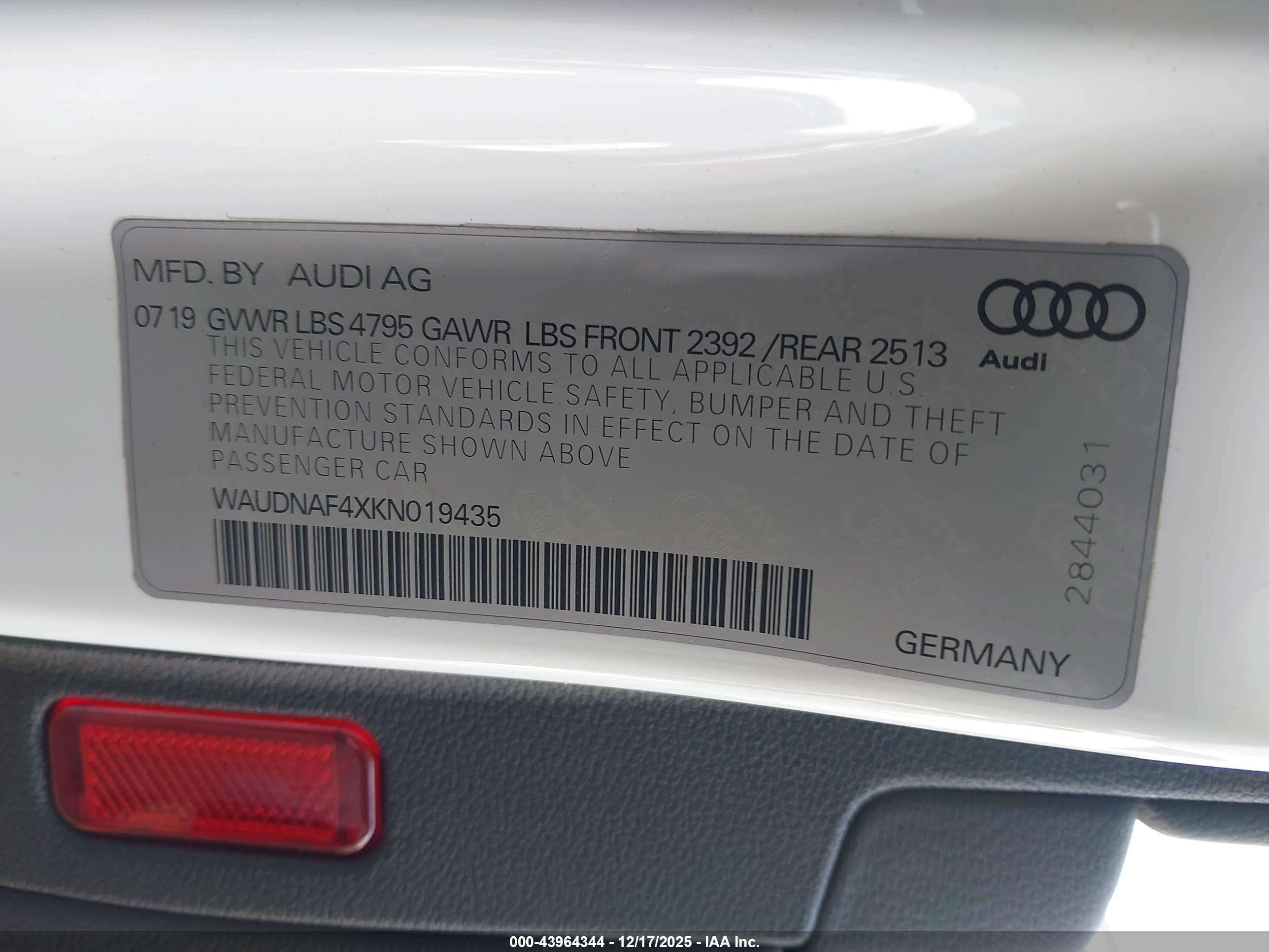 AUDI A4 image 9