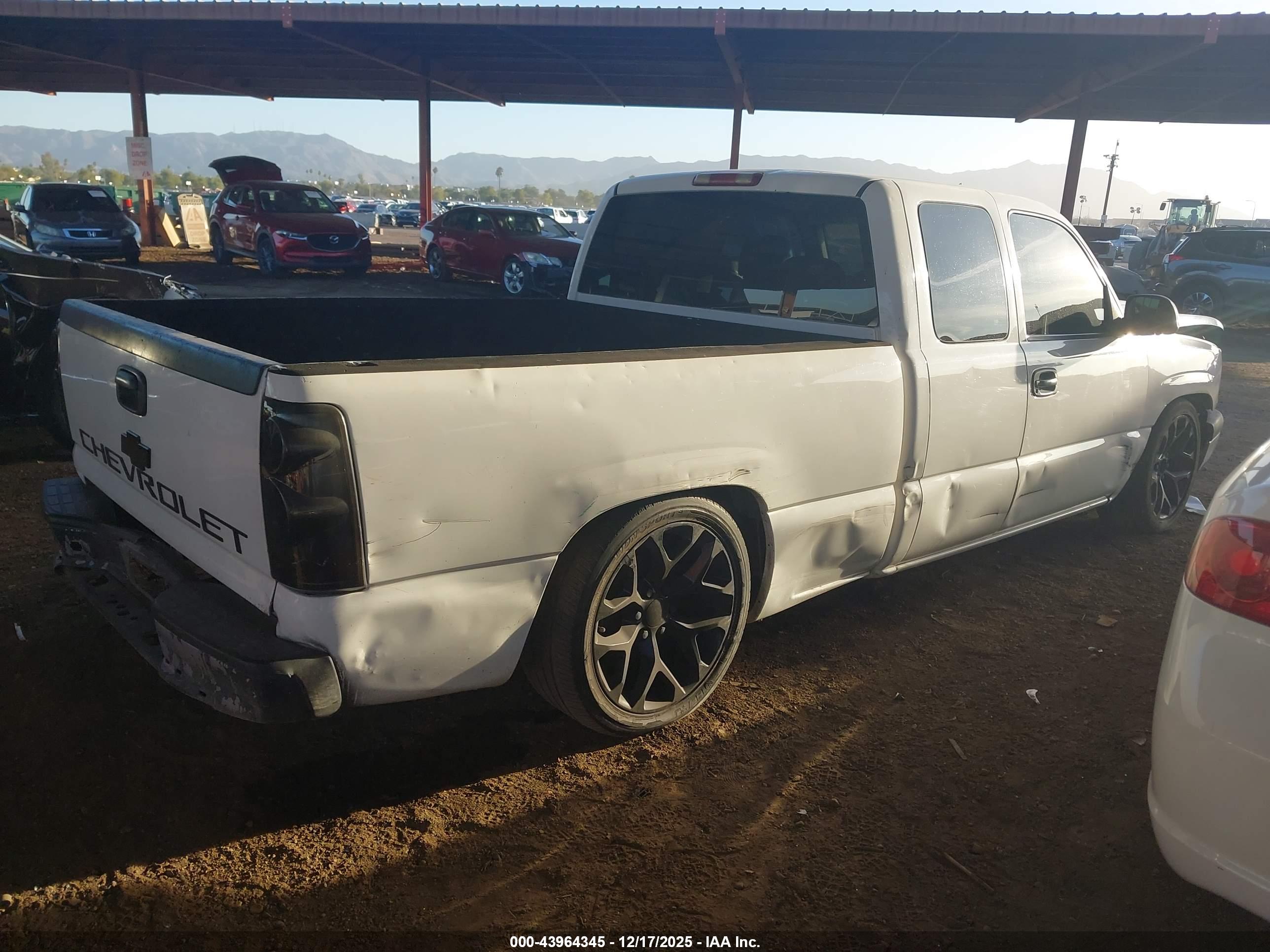 CHEVROLET SILVERADO image 4