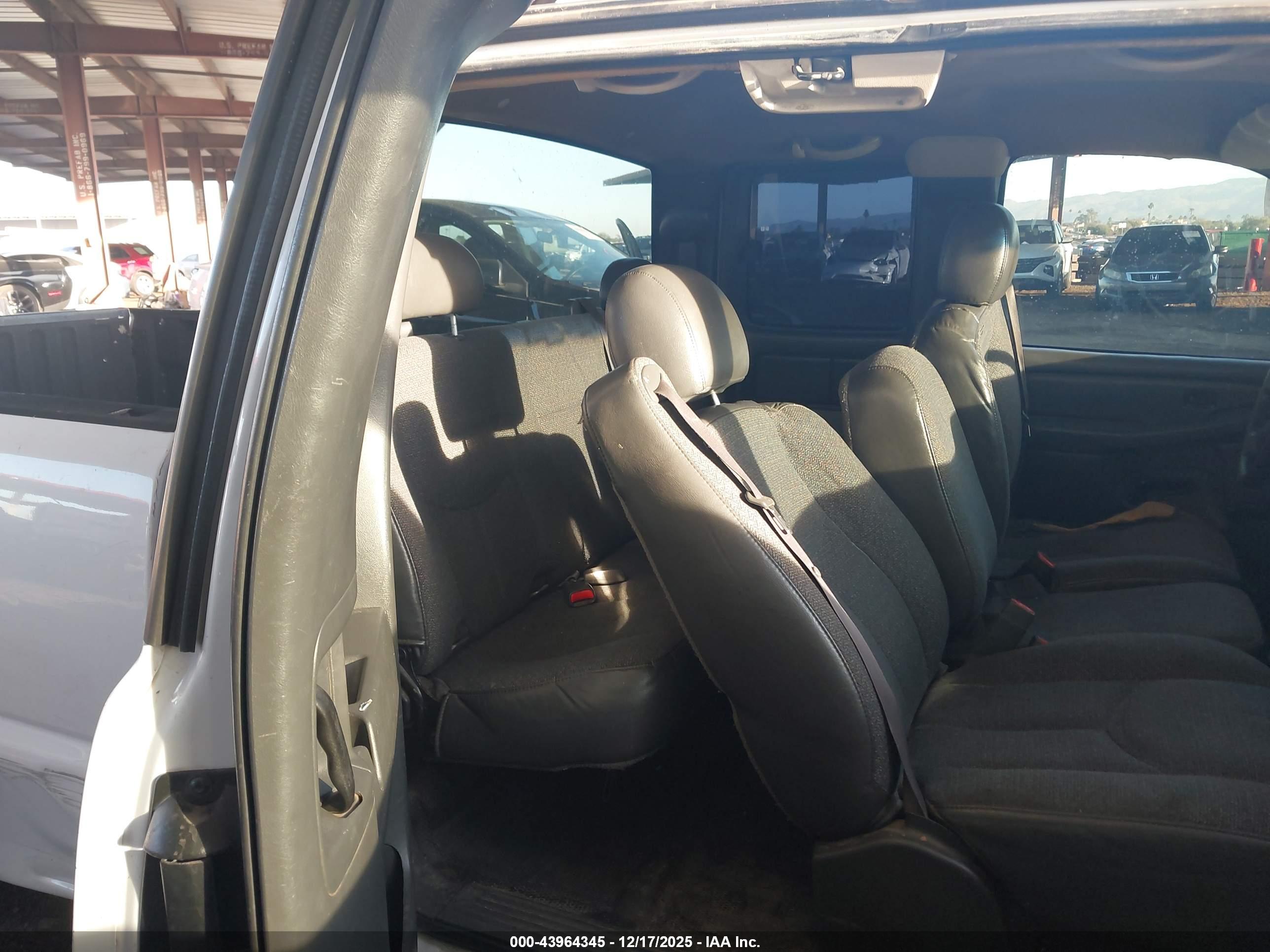 CHEVROLET SILVERADO image 8