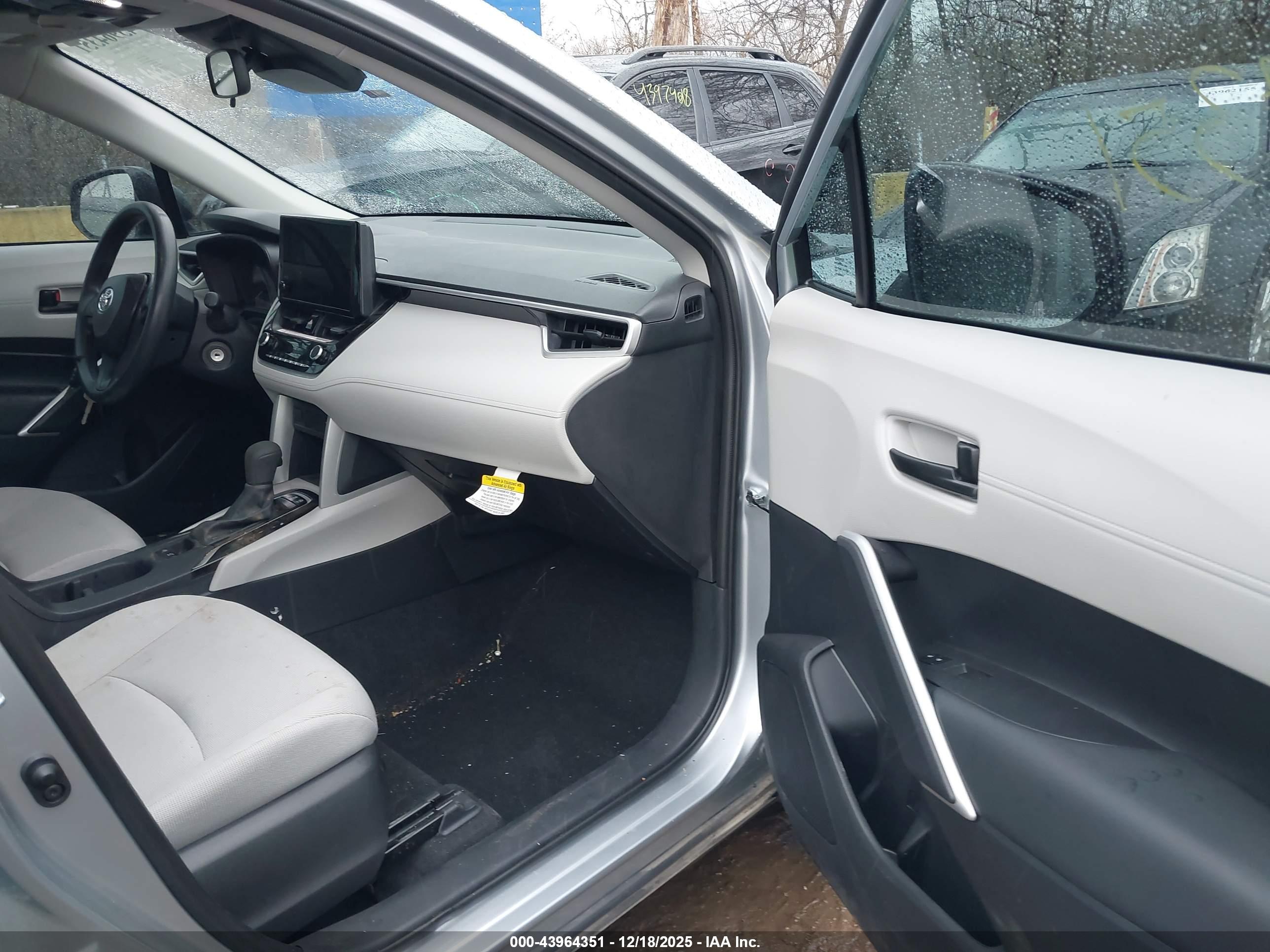 TOYOTA COROLLA image 5