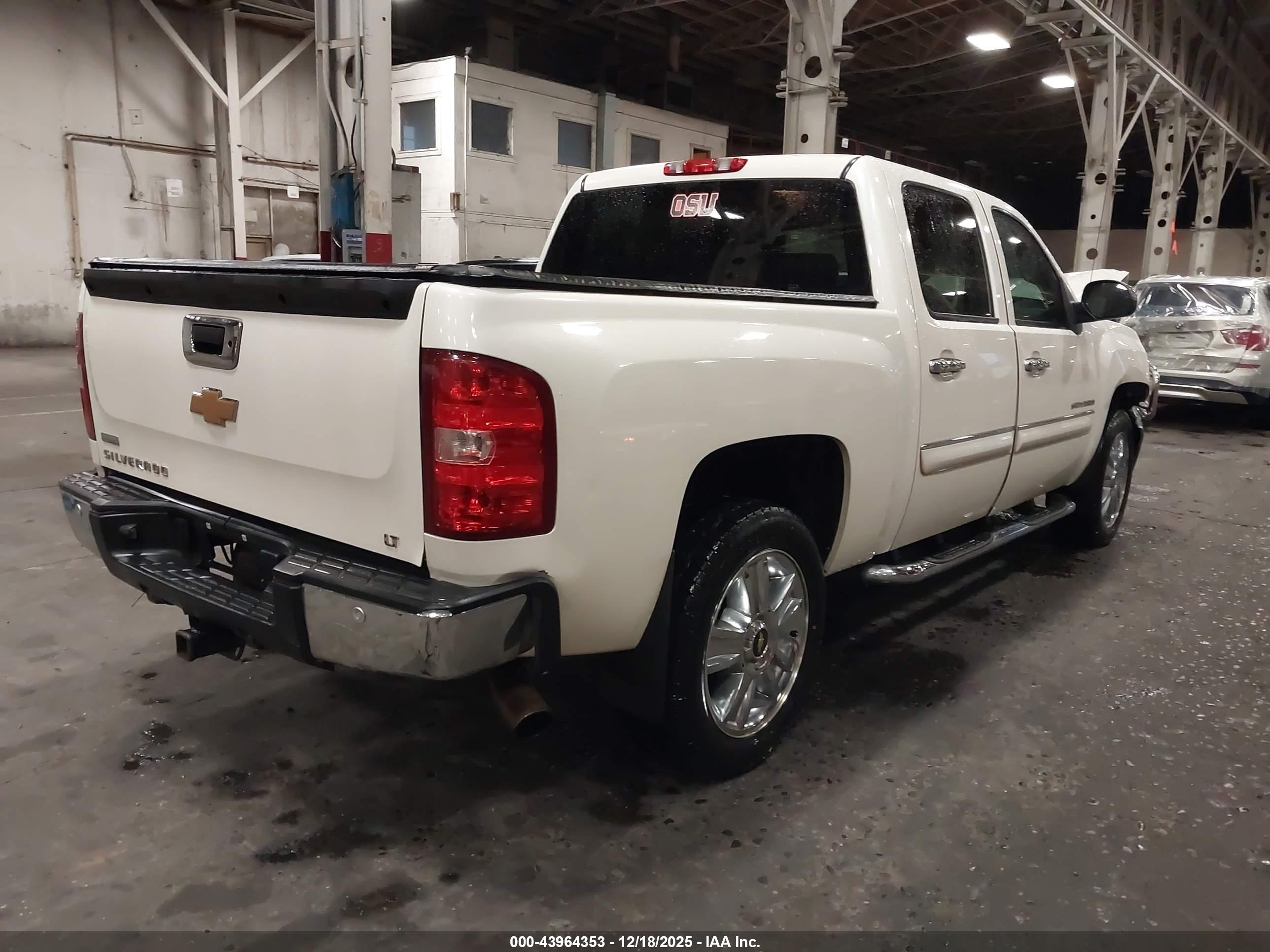 CHEVROLET SILVERADO image 4