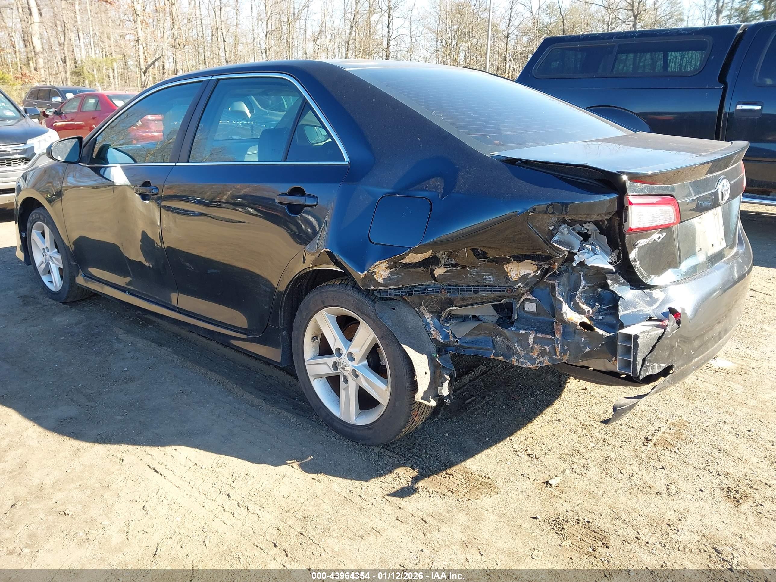 TOYOTA CAMRY image 3