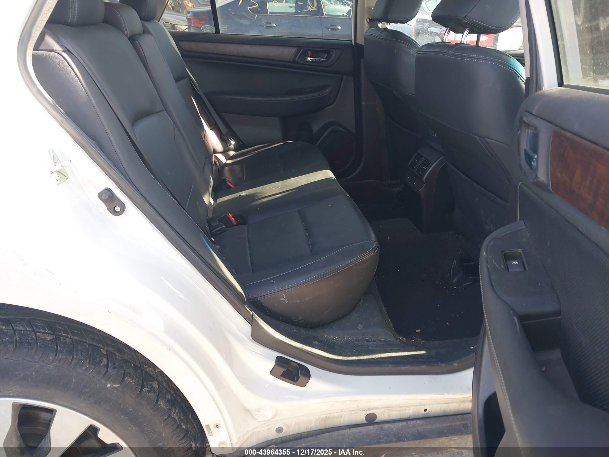 SUBARU OUTBACK image 8