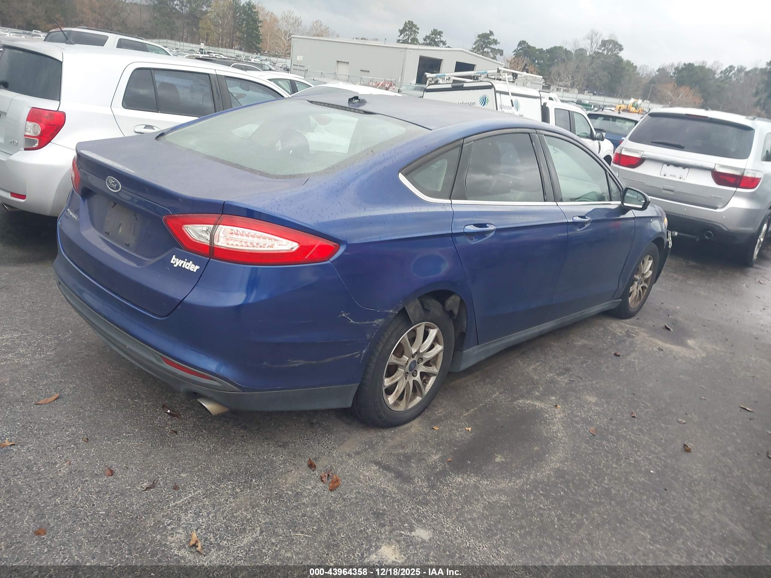 FORD FUSION image 4