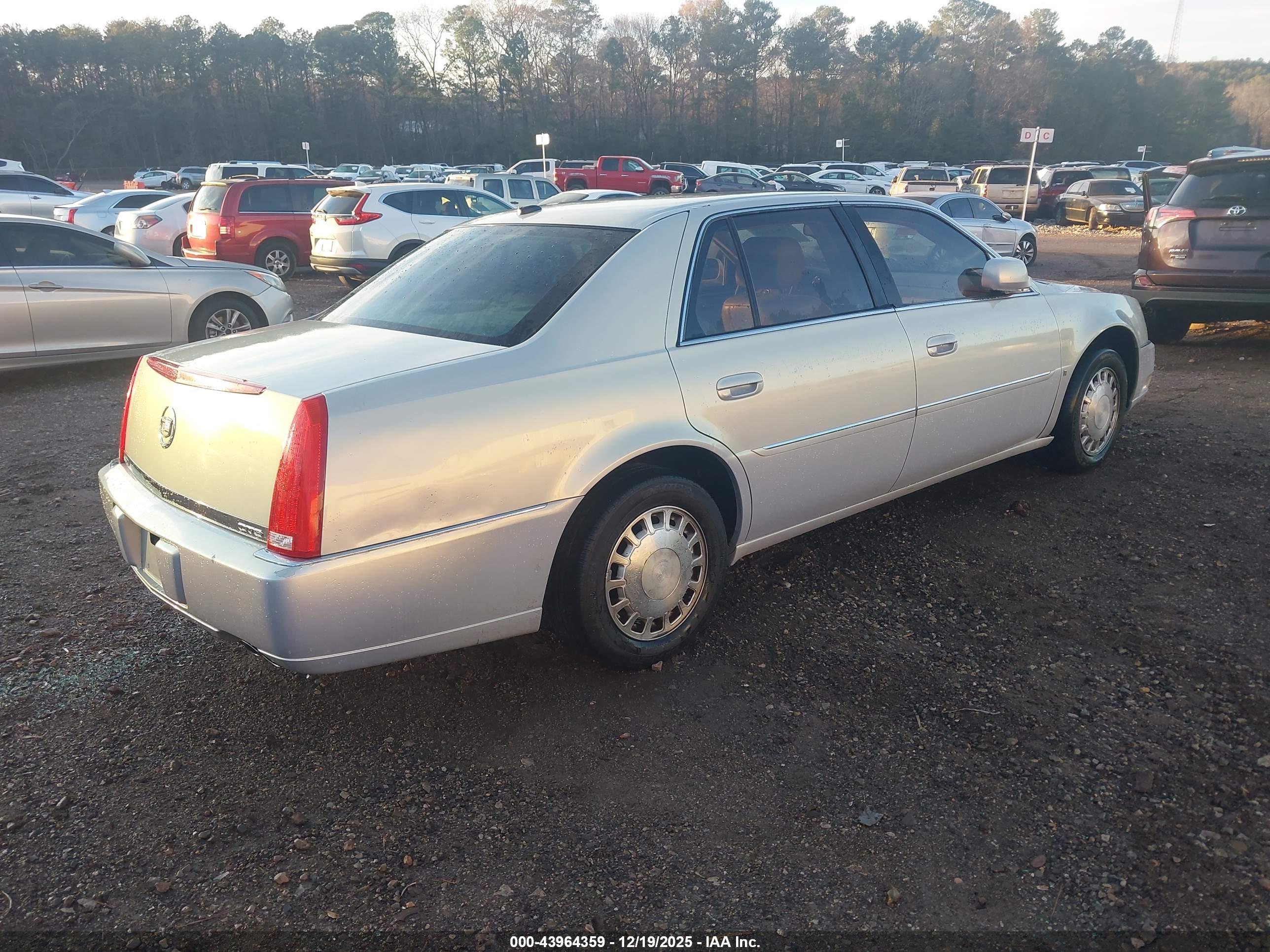 CADILLAC DTS image 4
