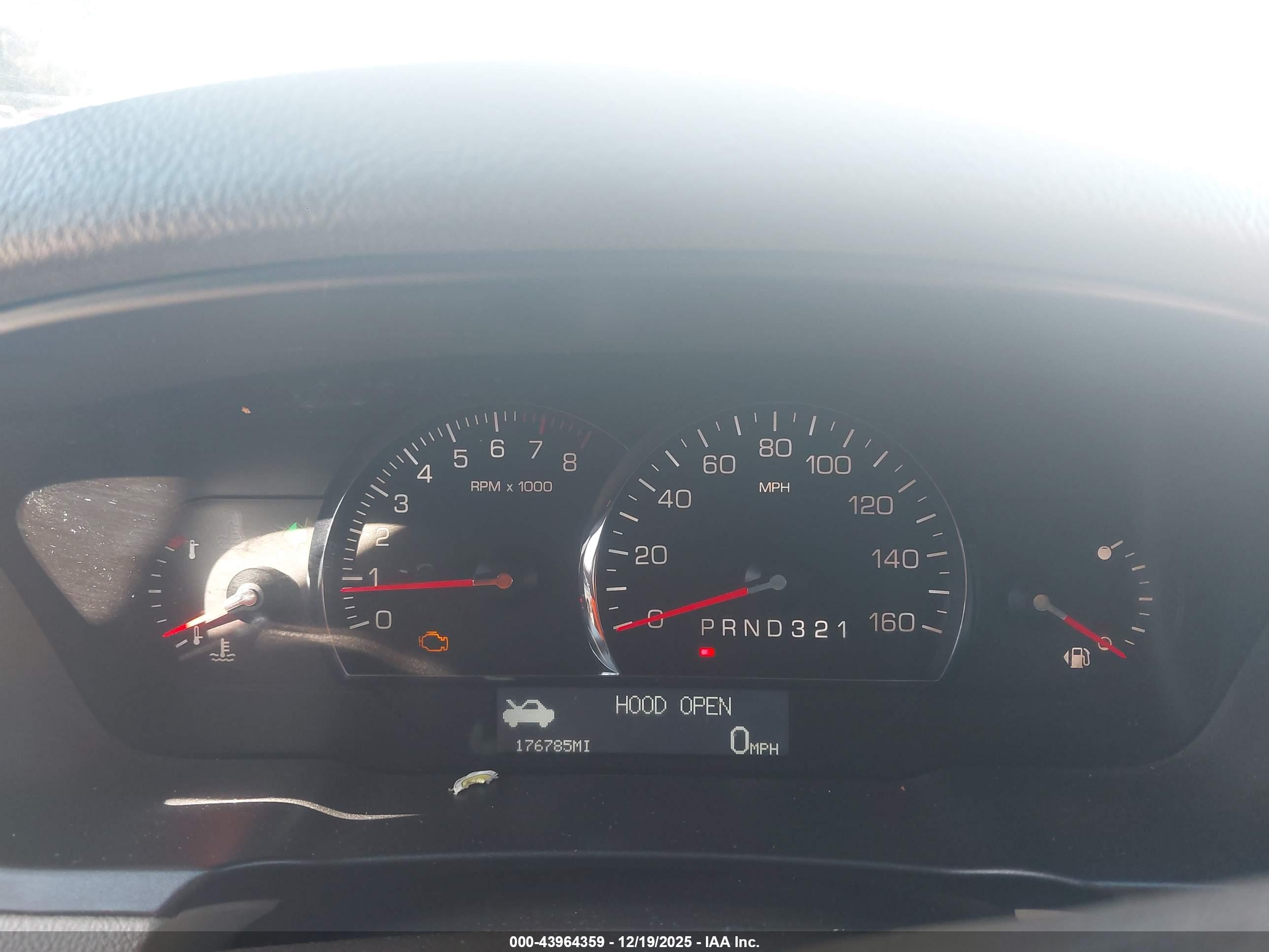 CADILLAC DTS image 7