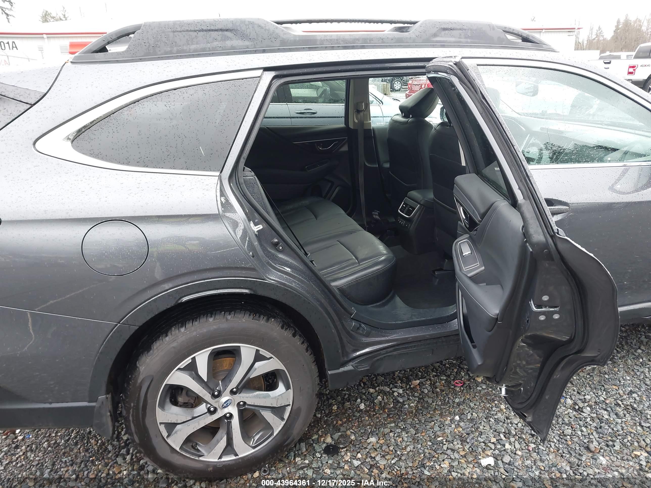 SUBARU OUTBACK image 8