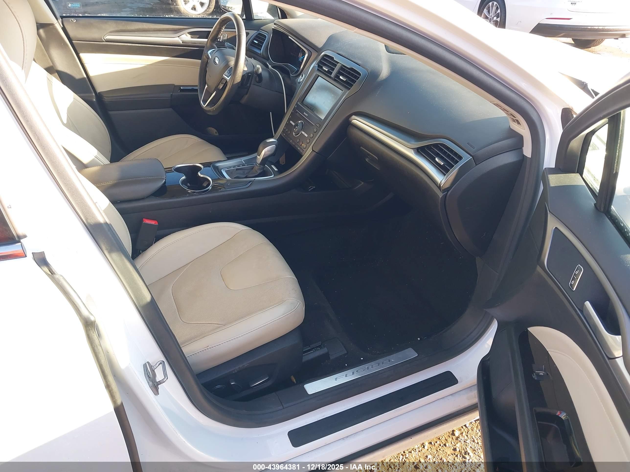 FORD FUSION image 5