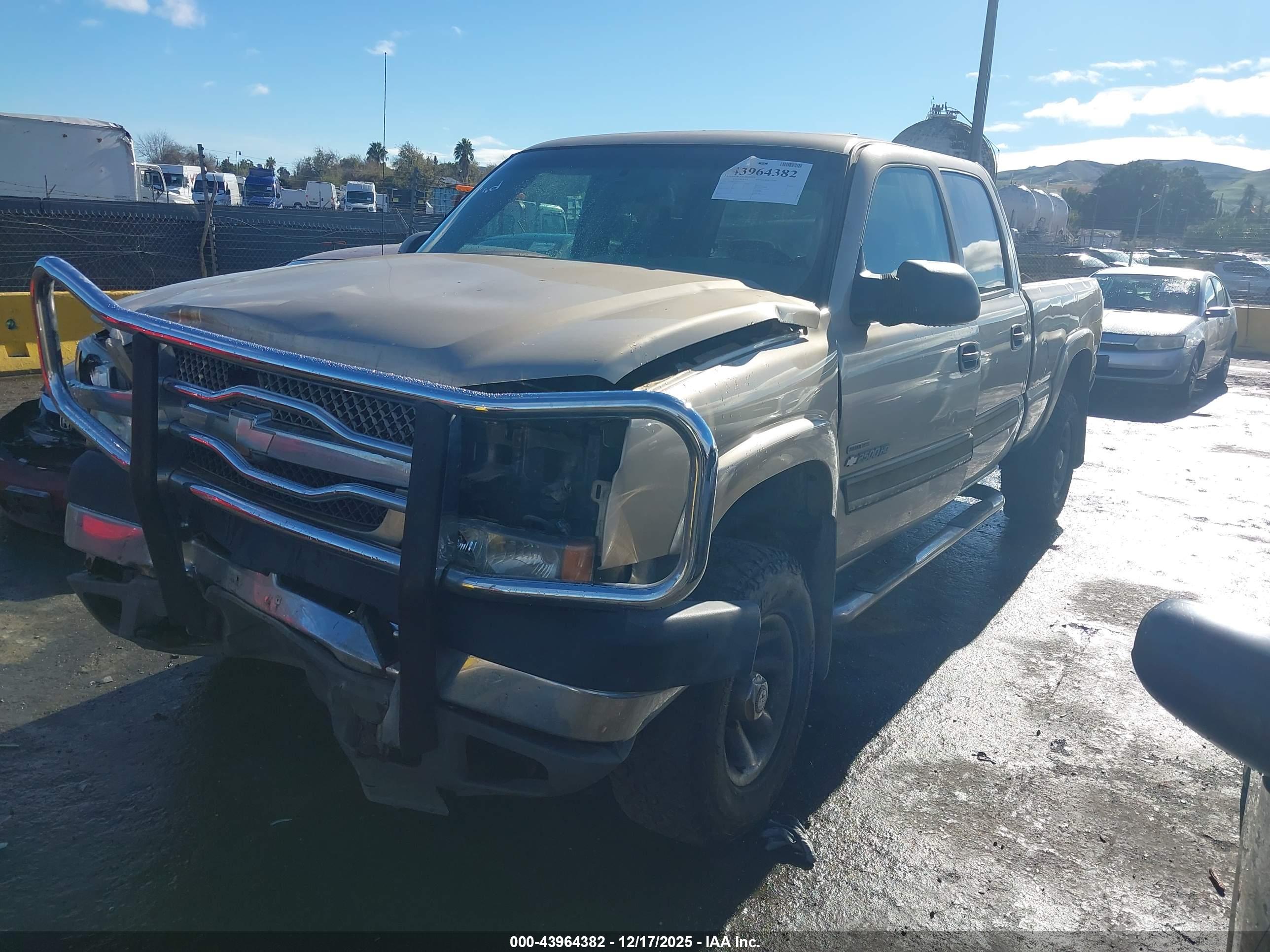 CHEVROLET SILVERADO image 2