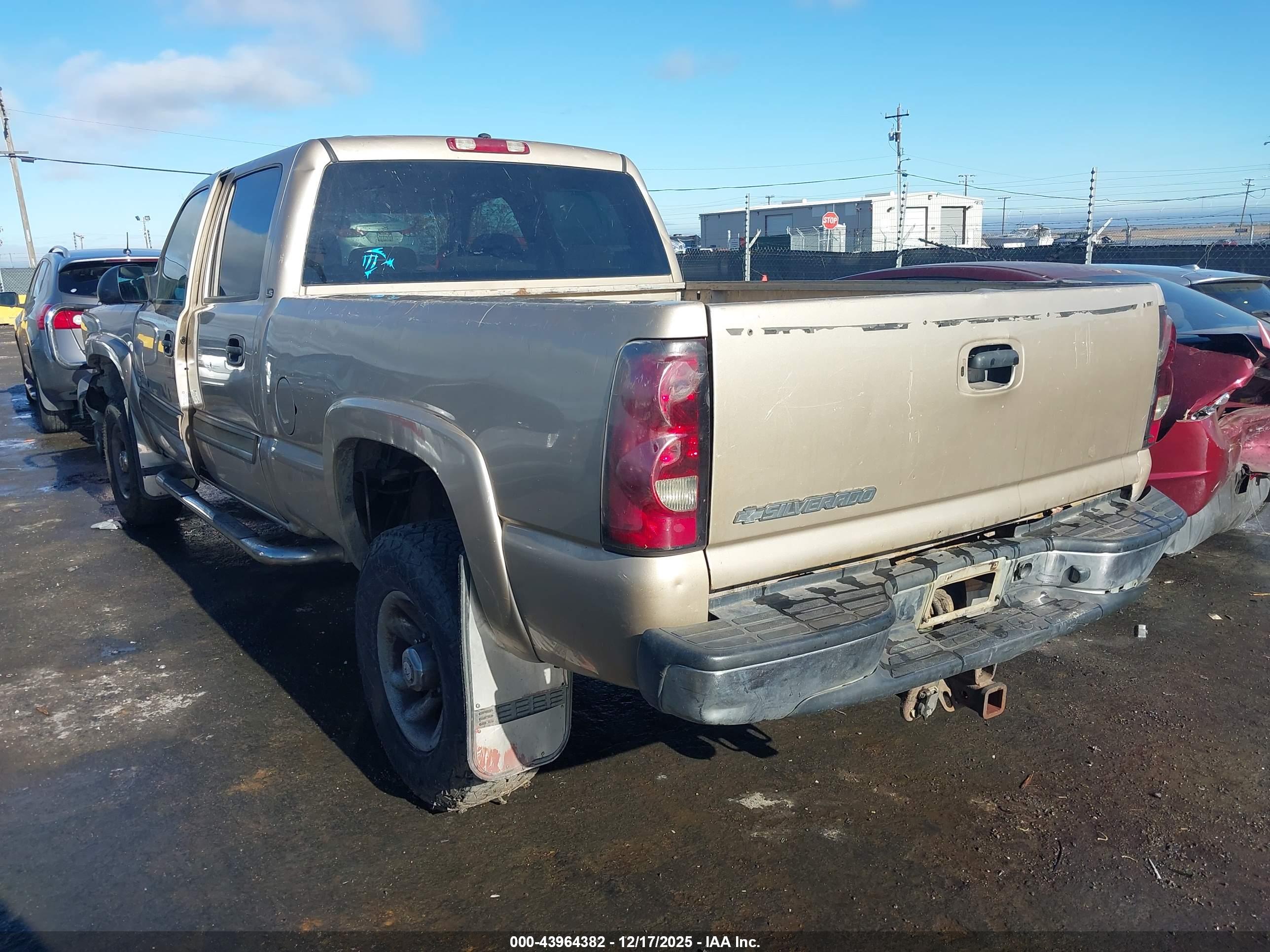 CHEVROLET SILVERADO image 3